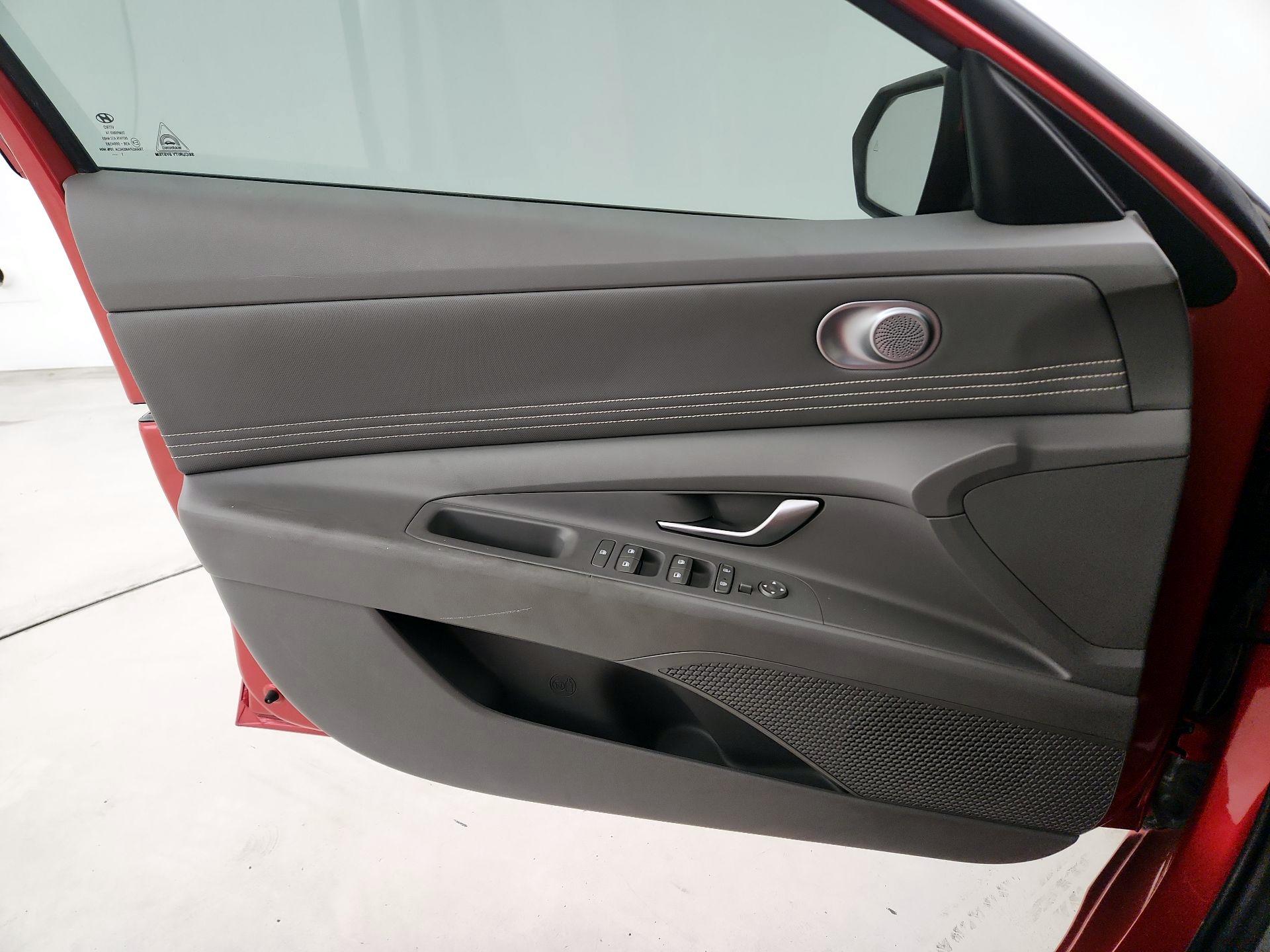 Thumbnail: 2022 Hyundai Elantra - 12