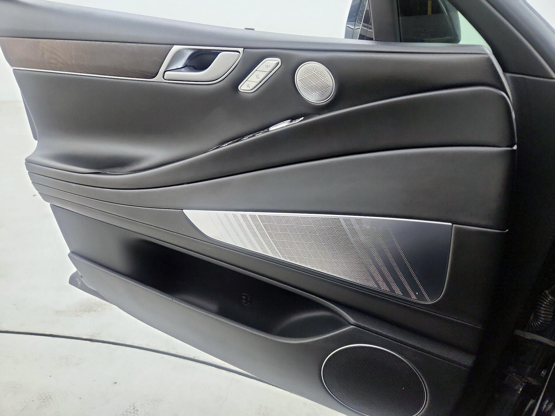 Thumbnail: 2021 Genesis G80 - 10