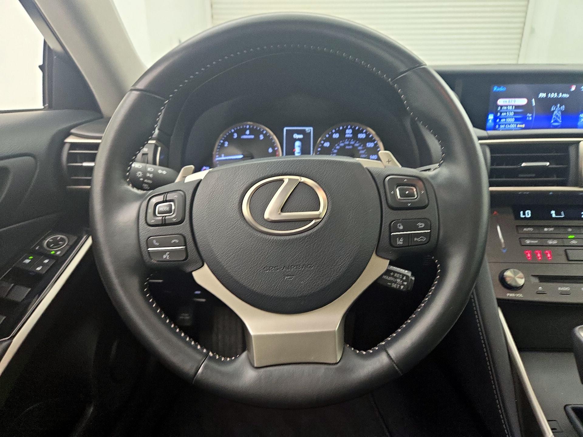 Thumbnail: 2020 Lexus IS - 10