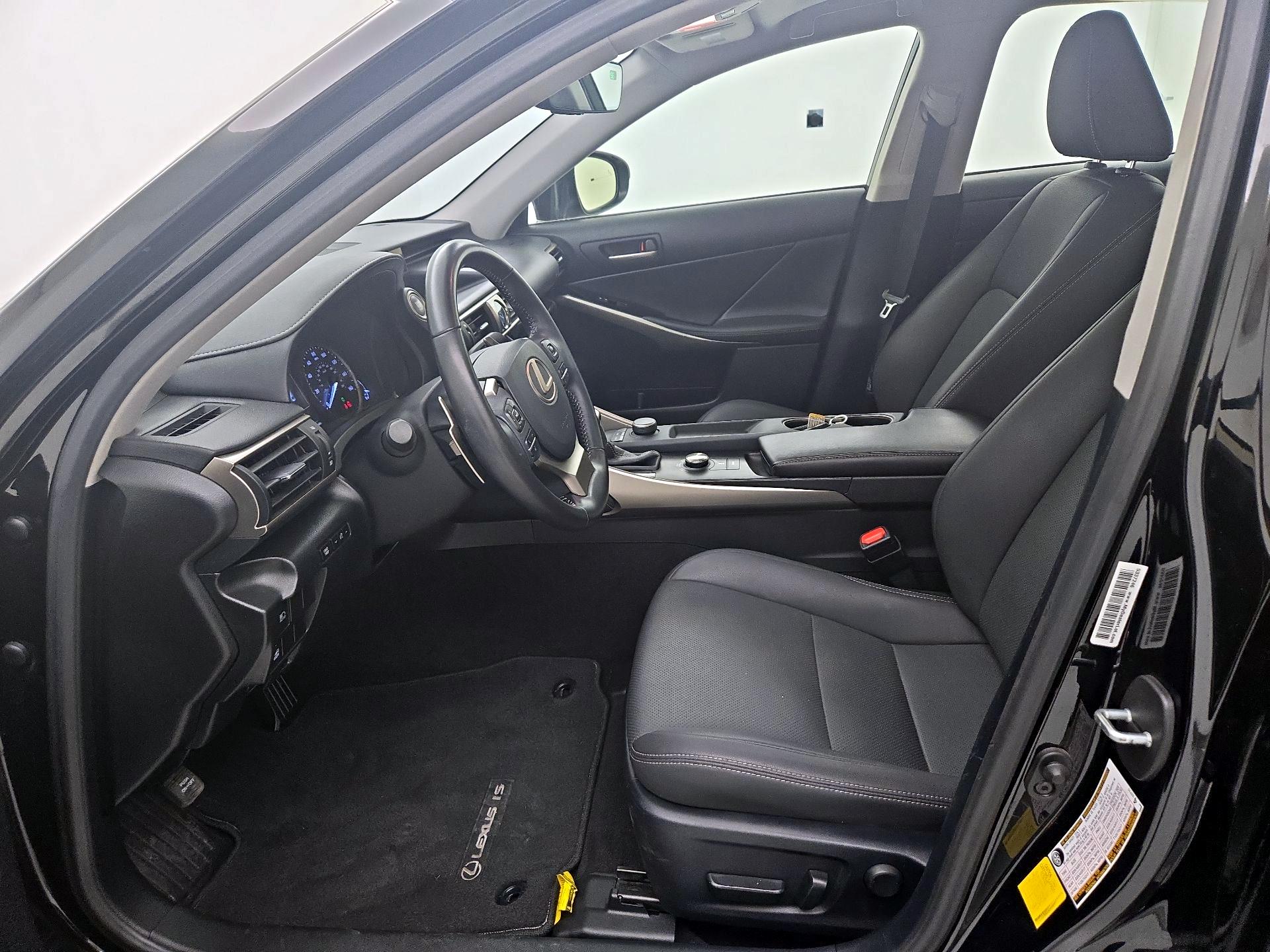 Thumbnail: 2020 Lexus IS - 11