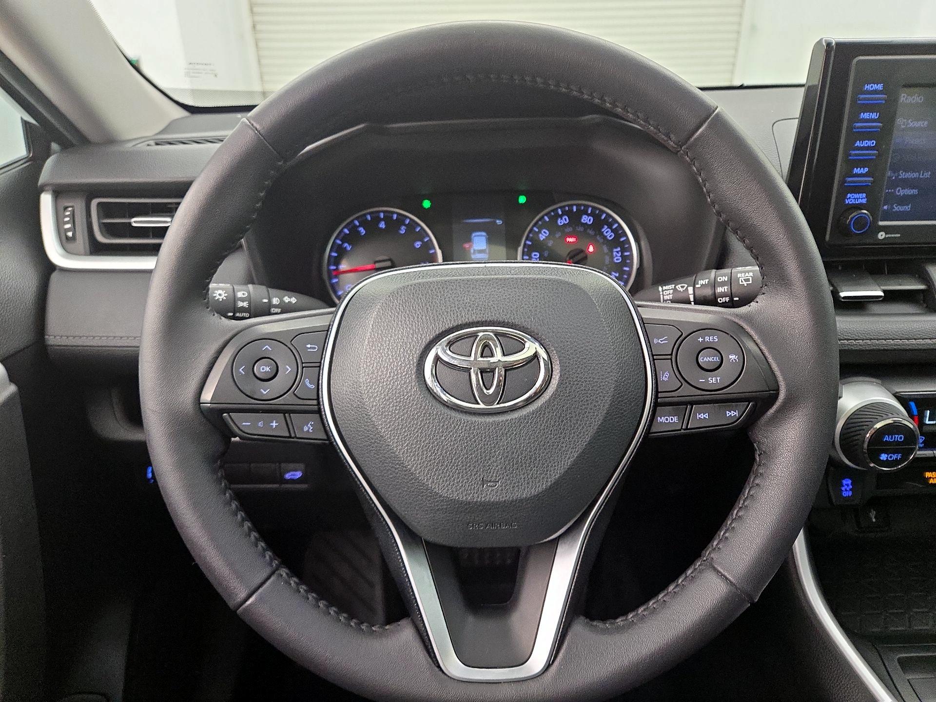 Thumbnail: 2022 Toyota RAV4 - 10