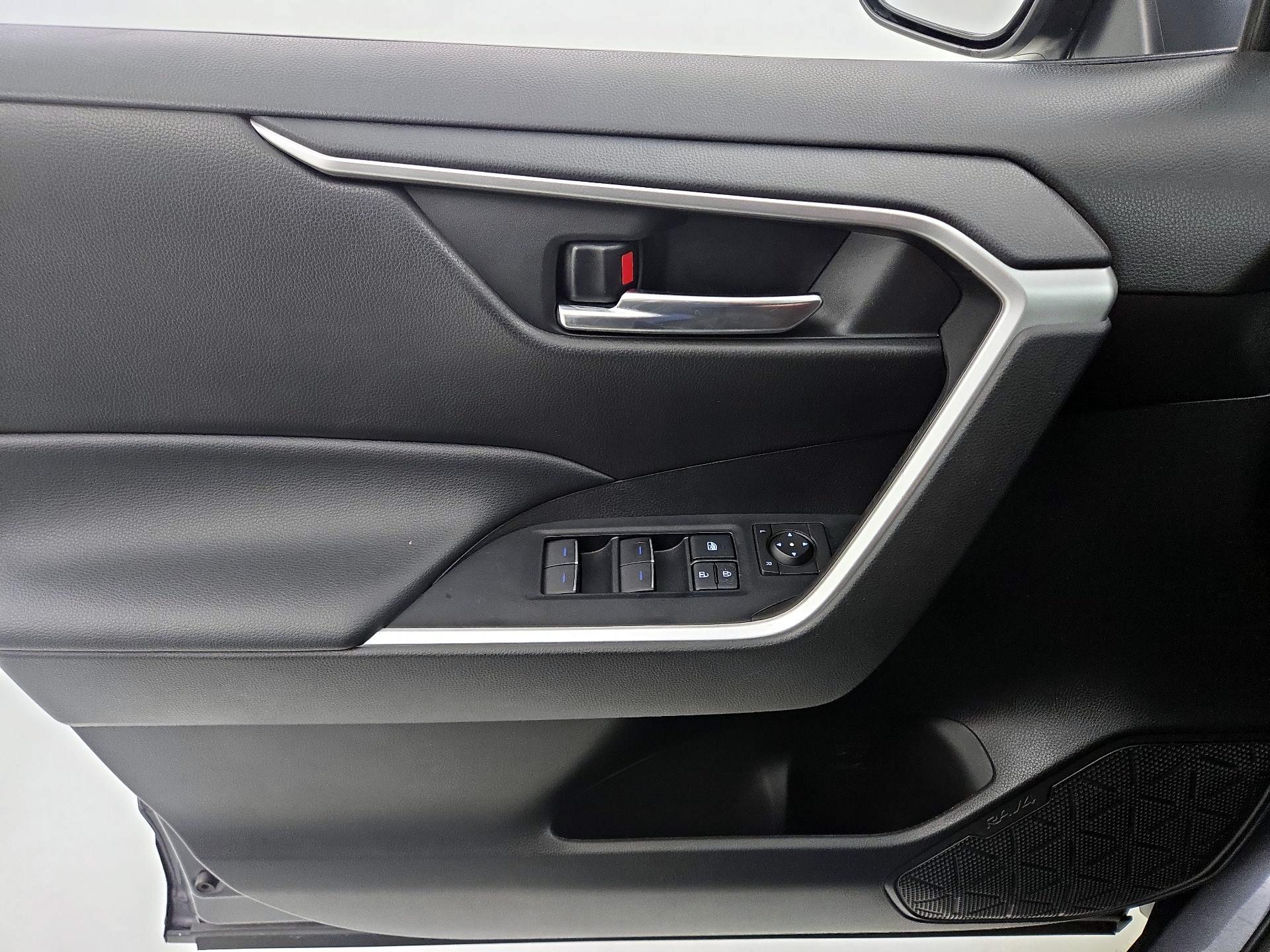 Thumbnail: 2022 Toyota RAV4 - 12