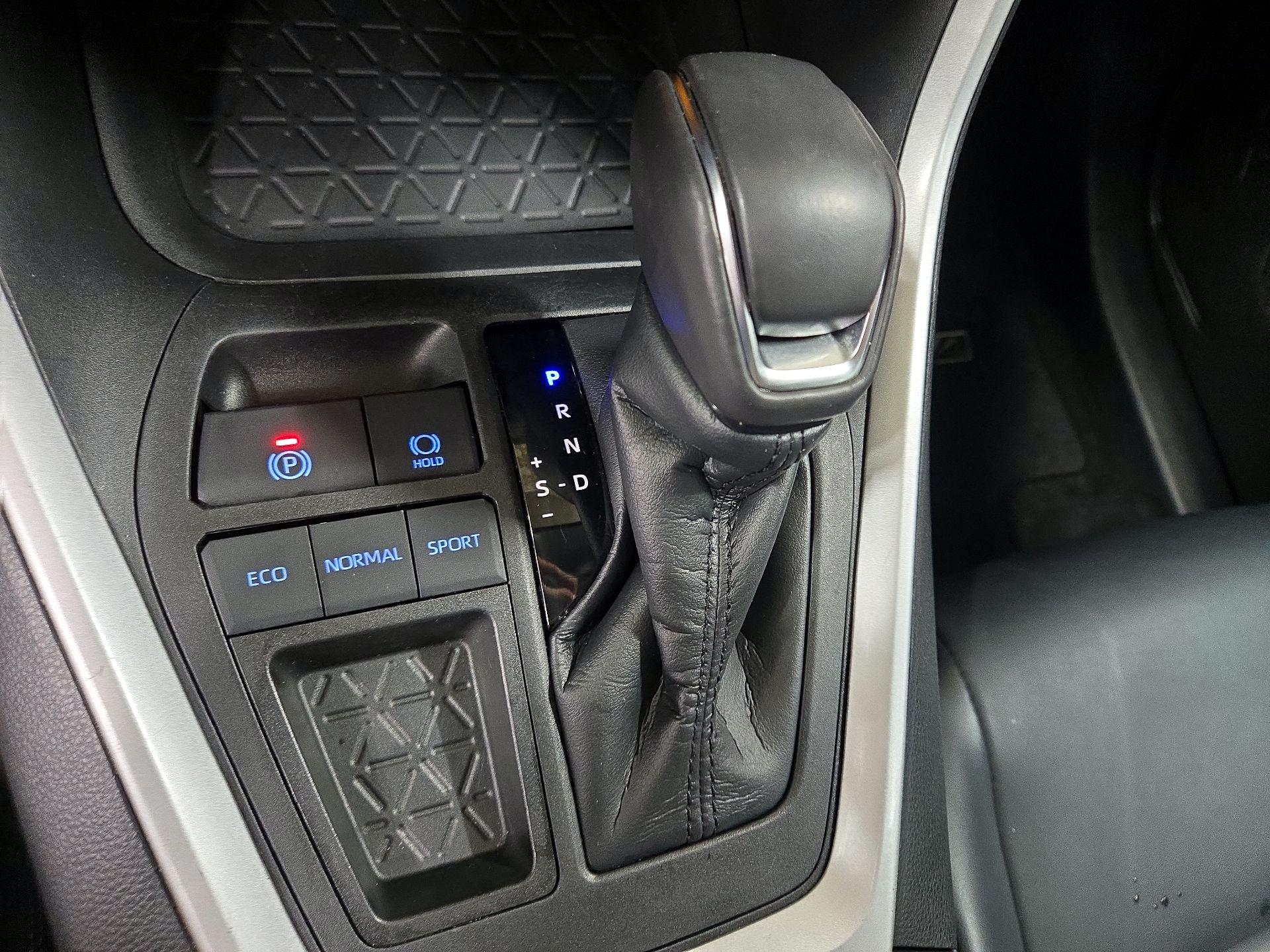 Thumbnail: 2022 Toyota RAV4 - 16