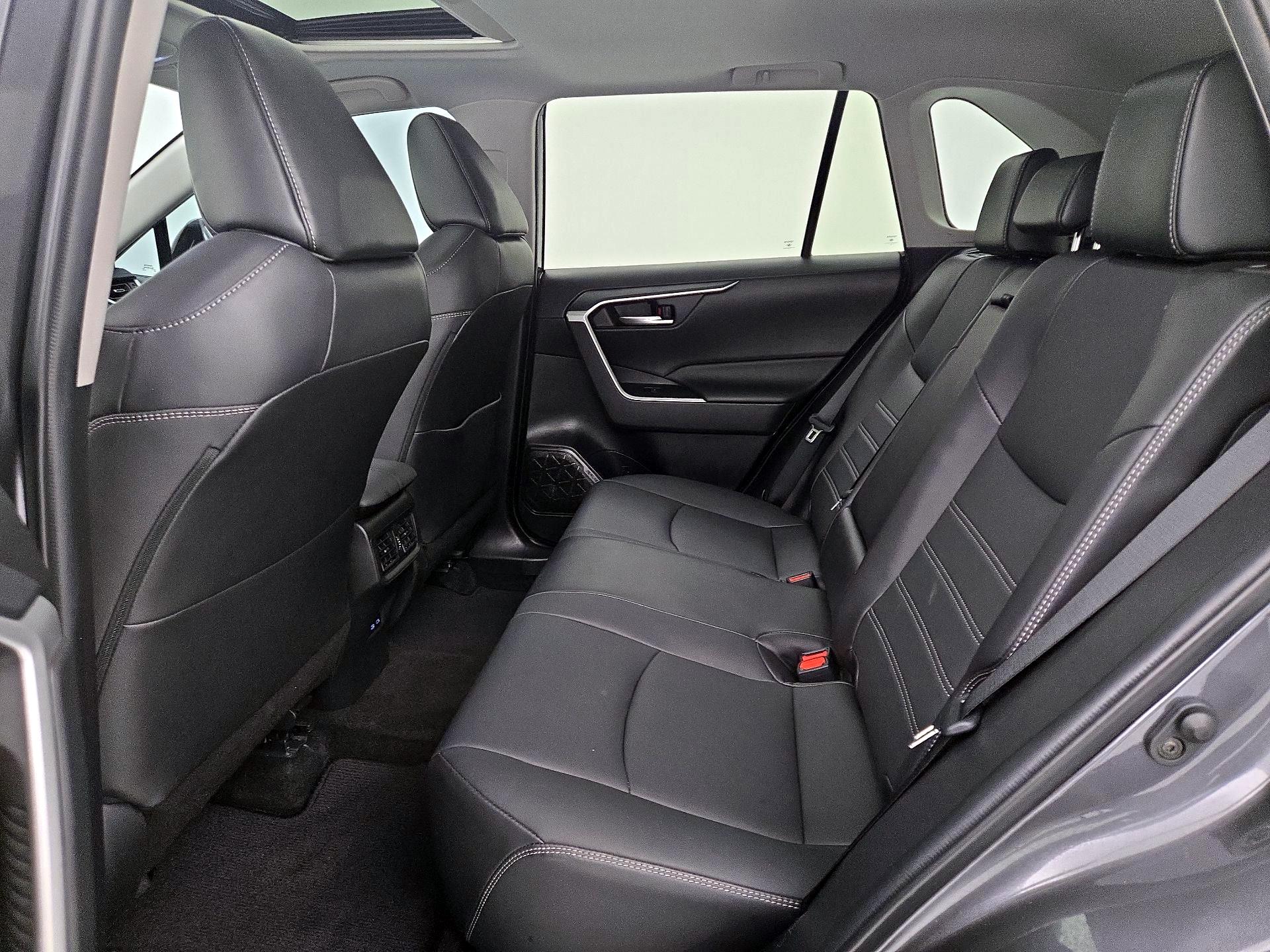 Thumbnail: 2022 Toyota RAV4 - 19