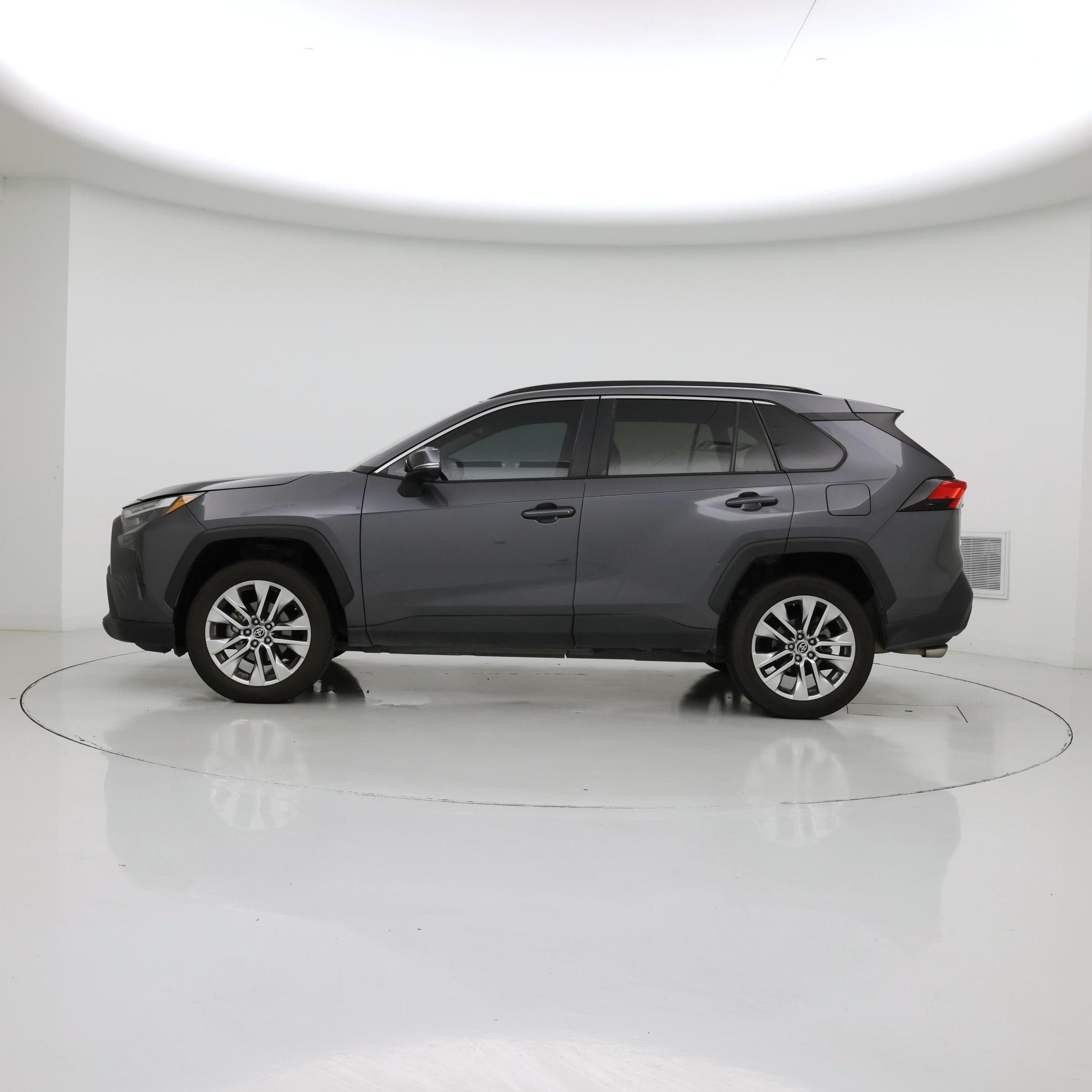 Thumbnail: 2022 Toyota RAV4 - 3