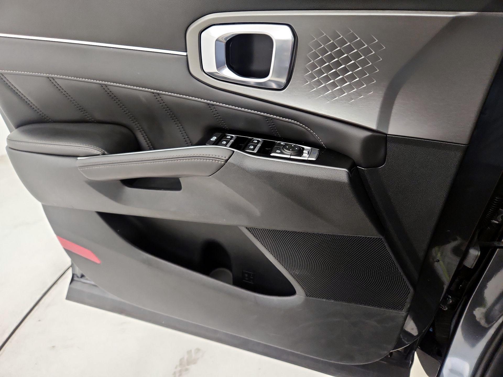 Thumbnail: 2023 Kia Sorento - 10