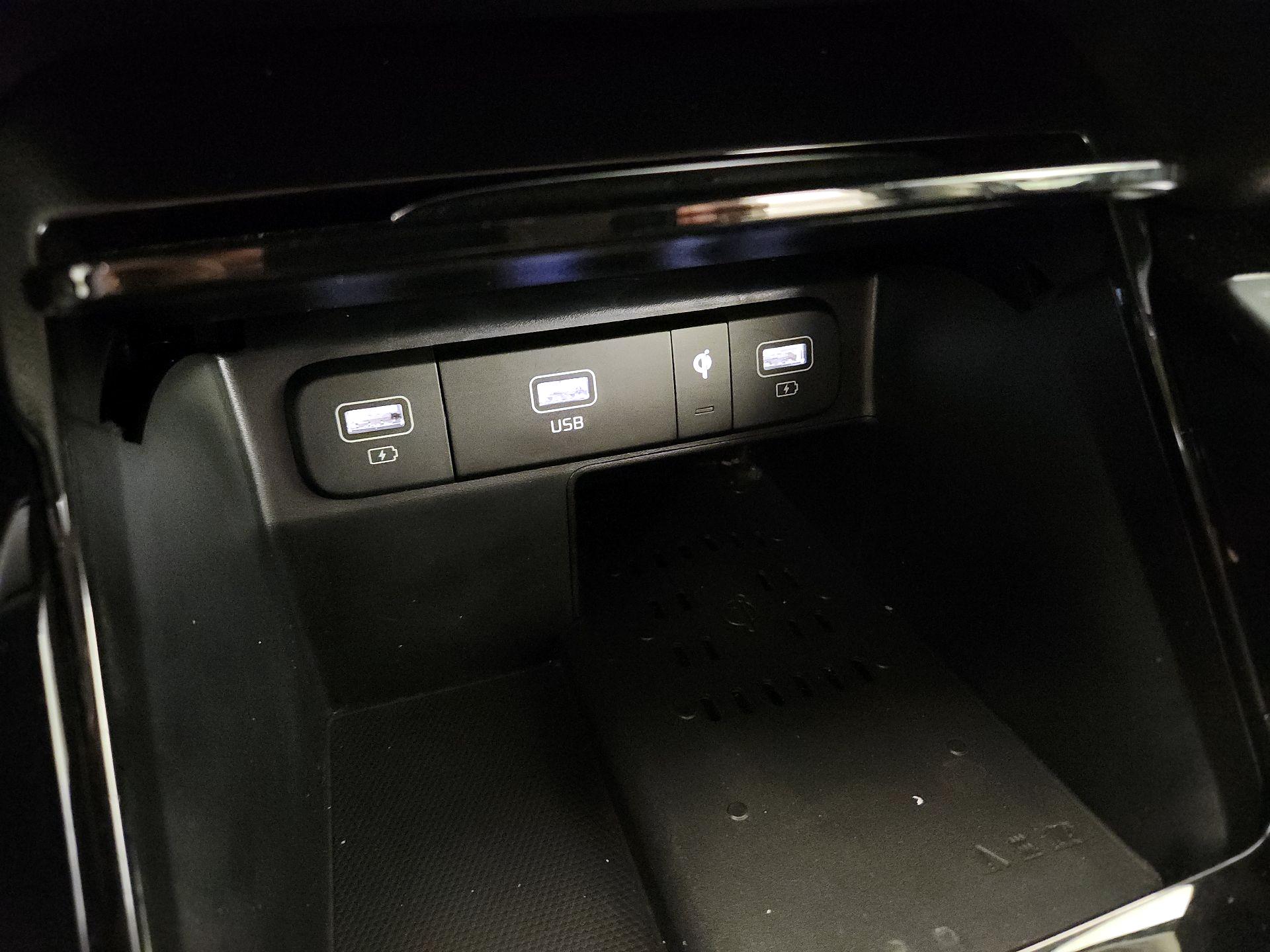 Thumbnail: 2023 Kia Sorento - 17