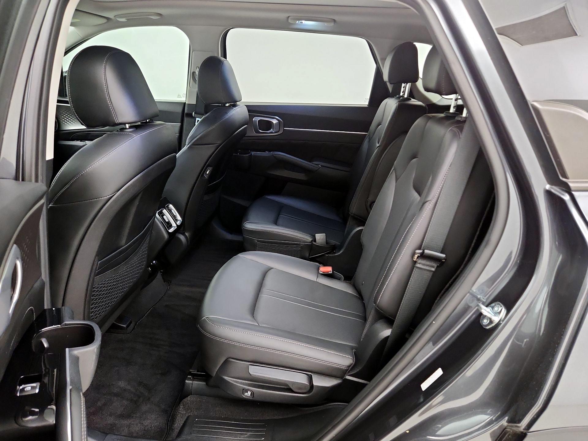 Thumbnail: 2023 Kia Sorento - 19