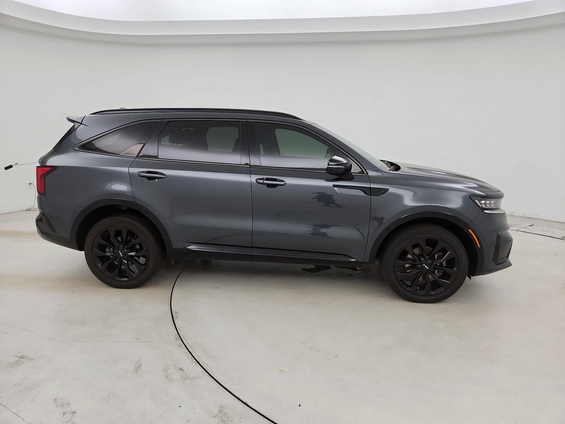Thumbnail: 2023 Kia Sorento - 4