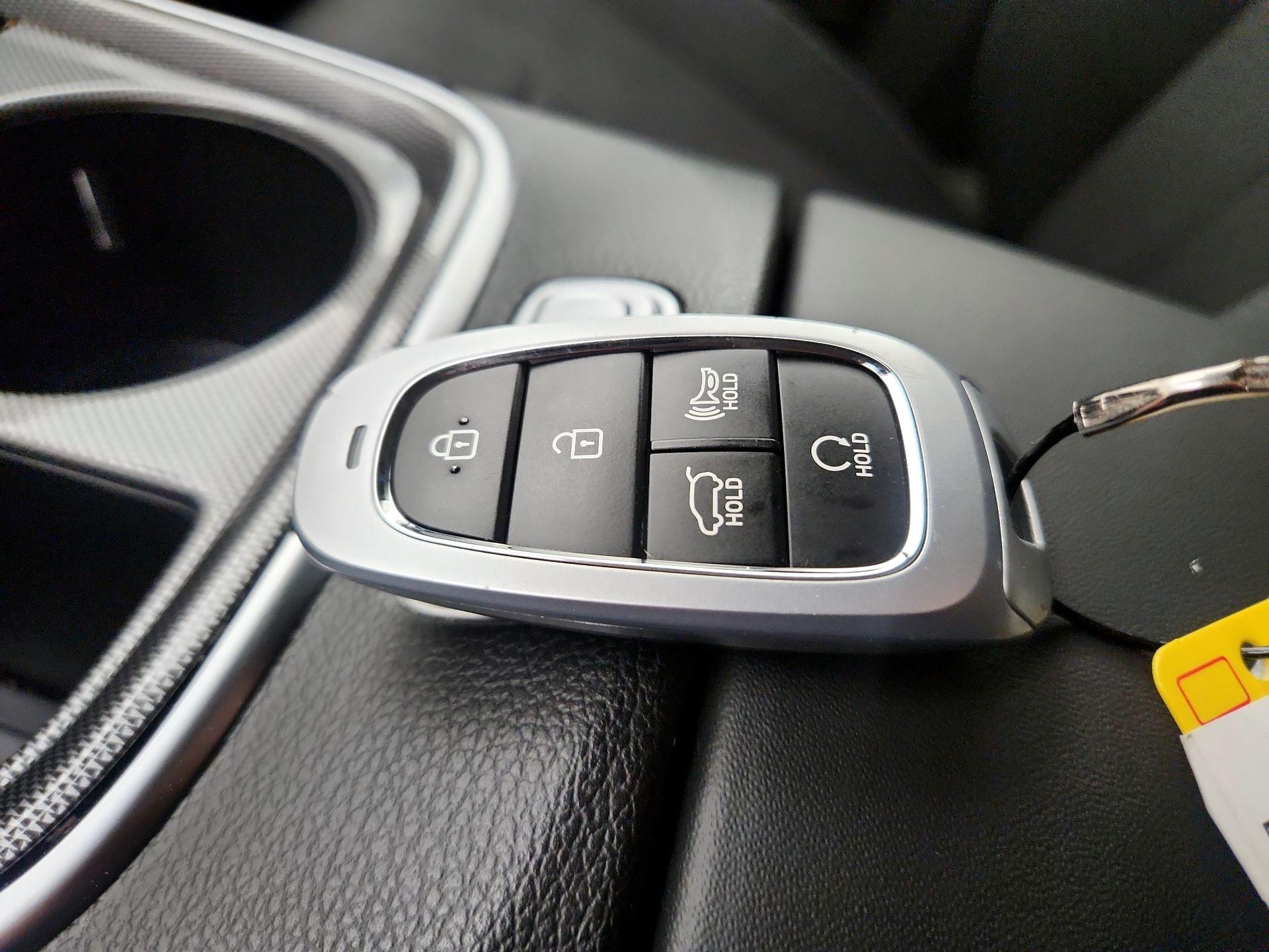 Thumbnail: 2023 Hyundai Santa Fe - 18