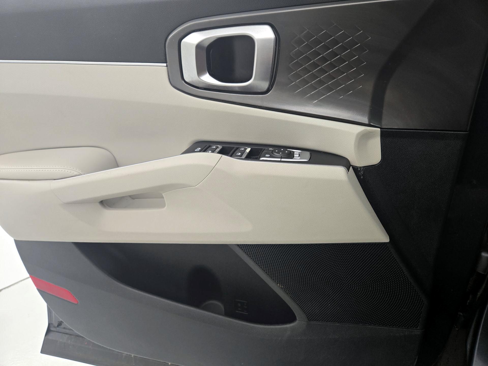 Thumbnail: 2022 Kia Sorento - 12