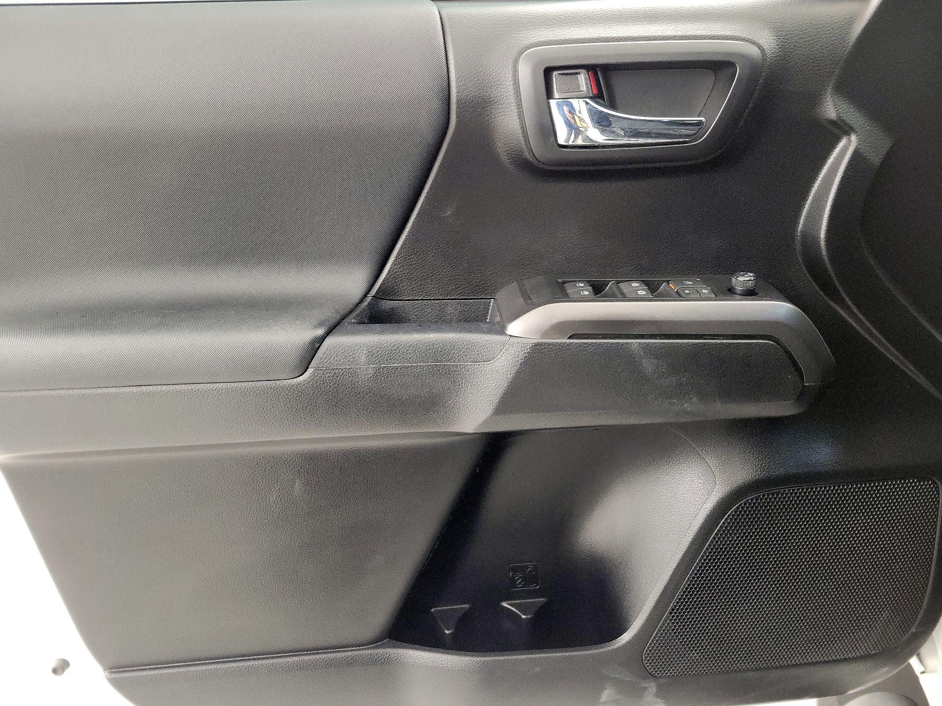 Thumbnail: 2022 Toyota Tacoma - 12