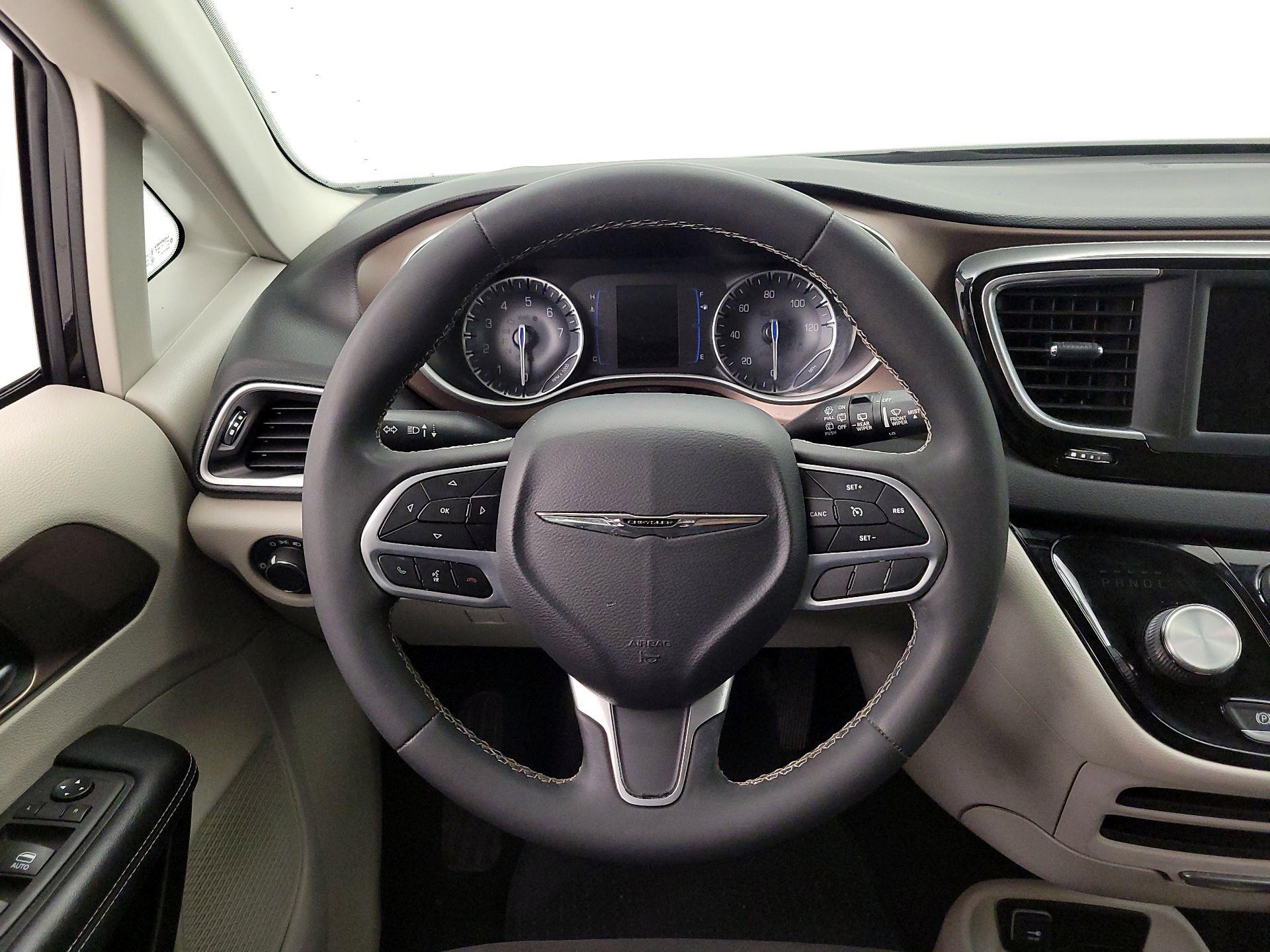 Thumbnail: 2023 Chrysler Voyager - 10