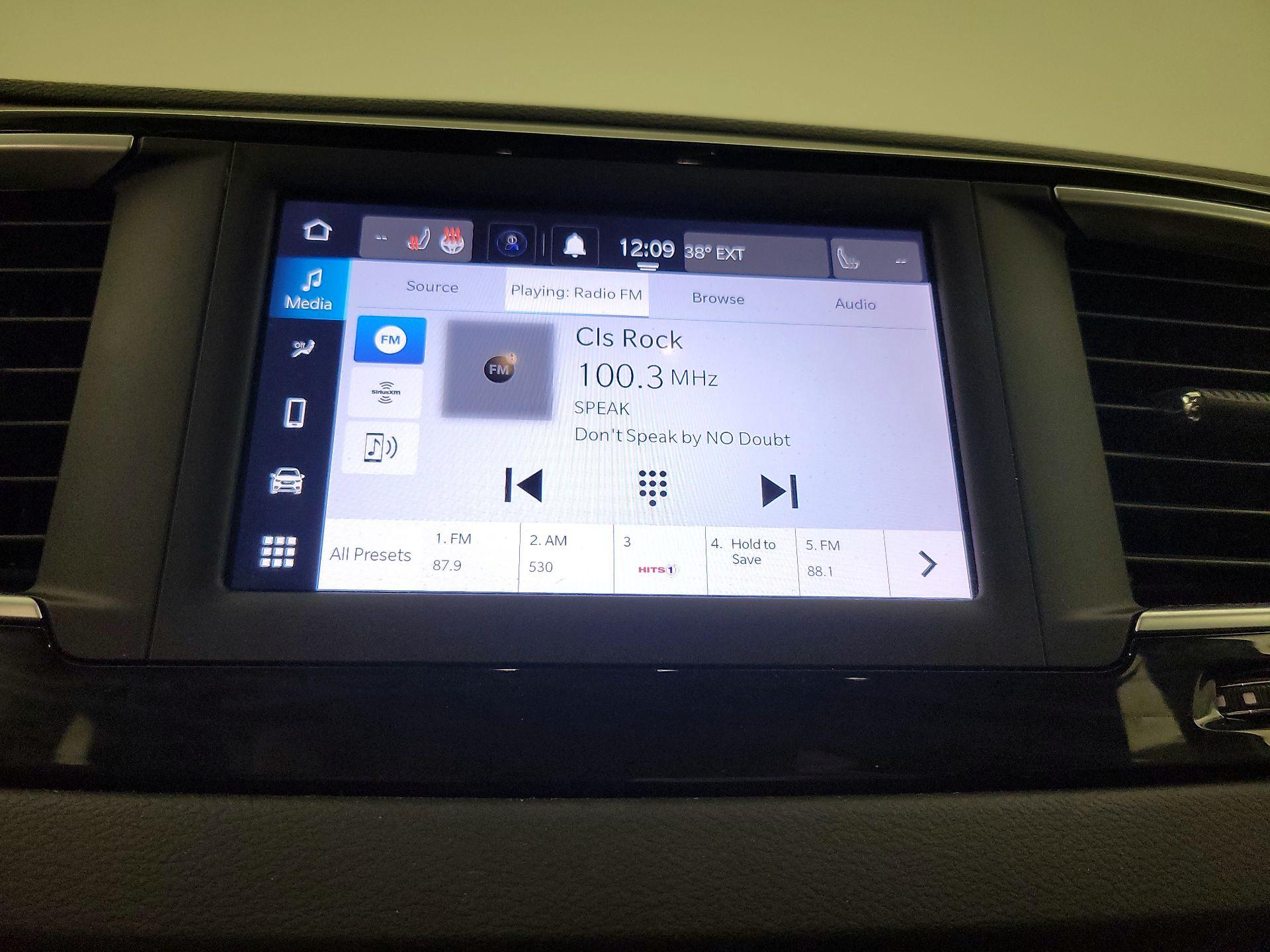 Thumbnail: 2023 Chrysler Voyager - 15