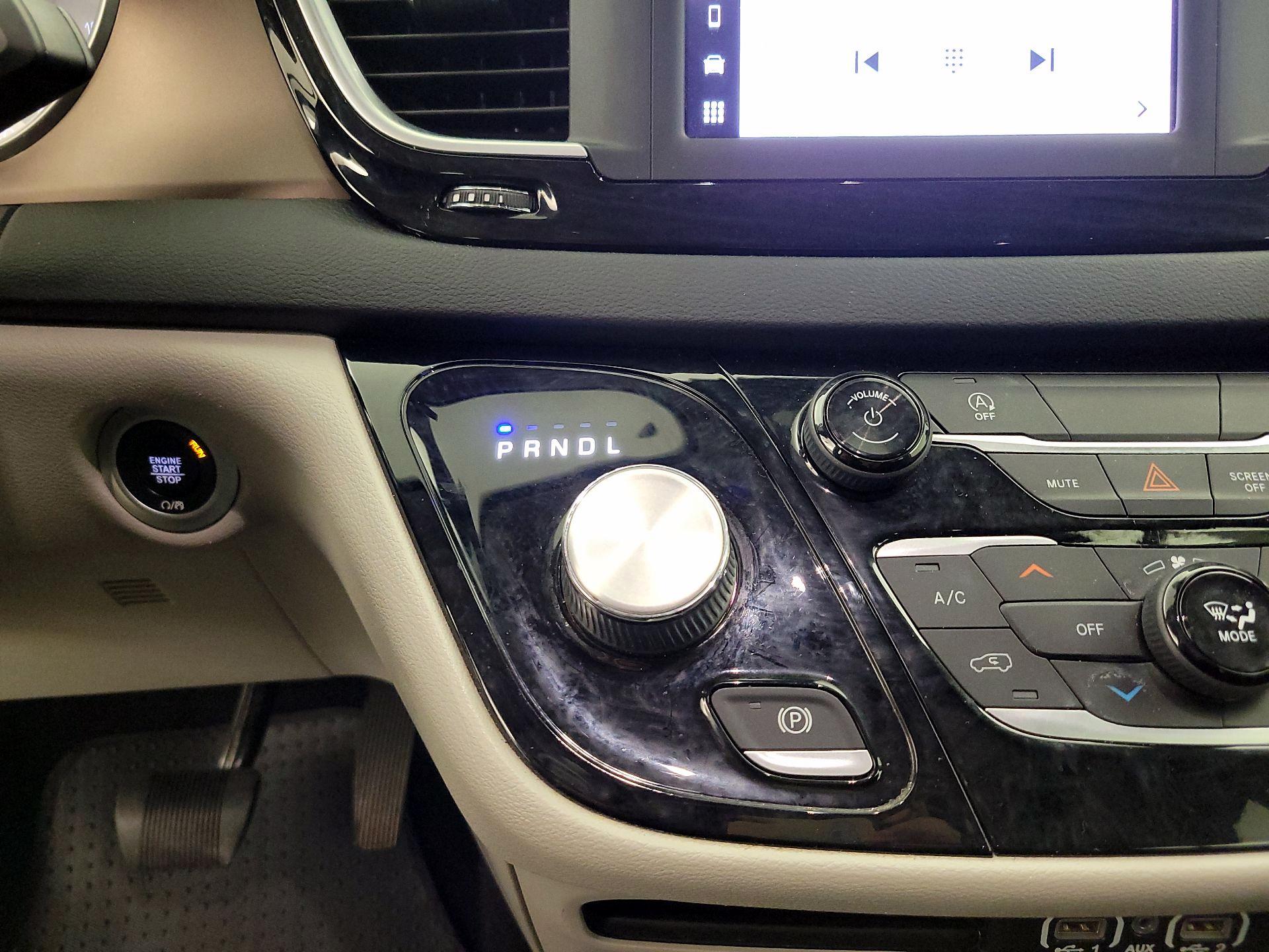 Thumbnail: 2023 Chrysler Voyager - 17