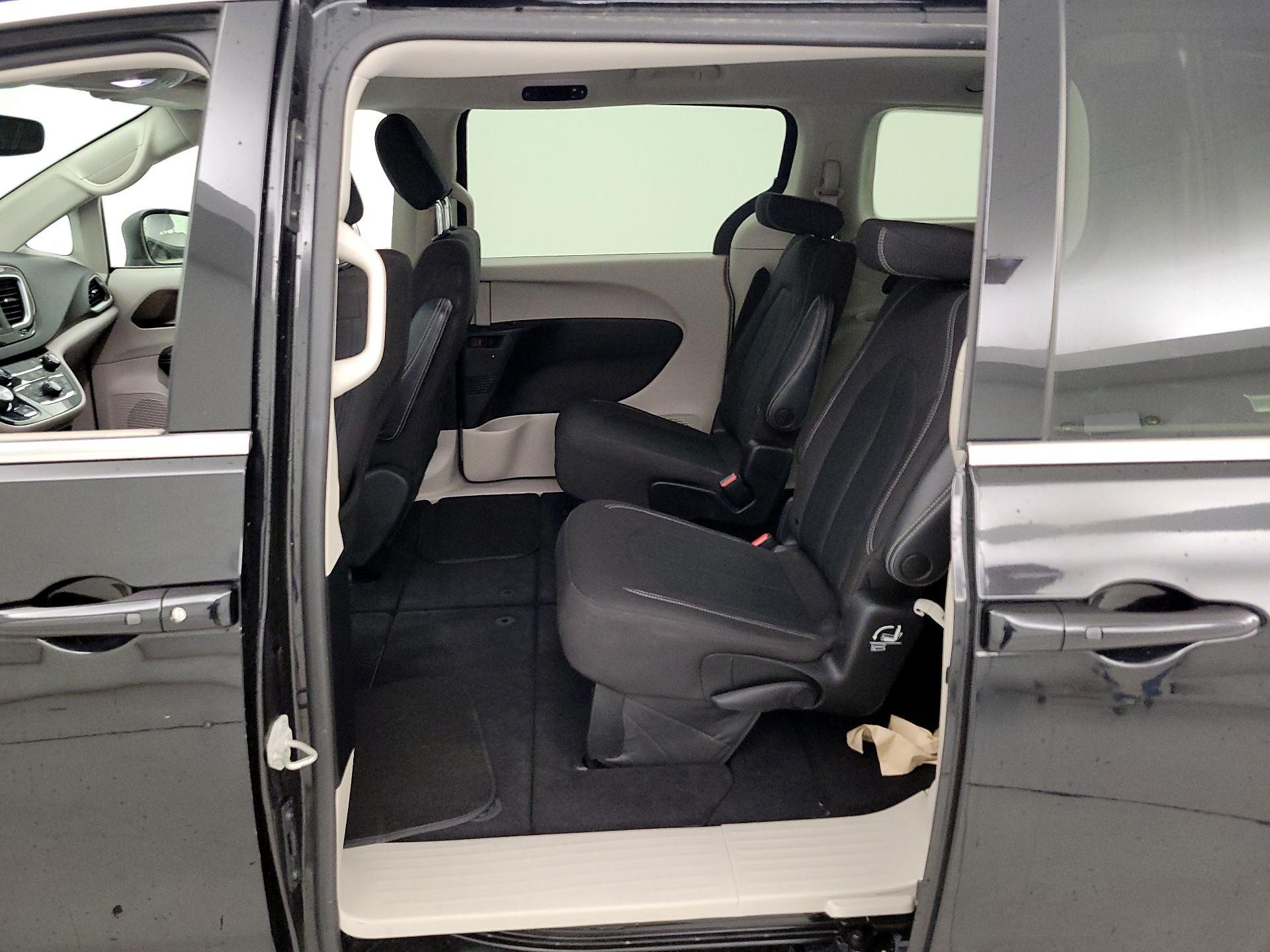 Thumbnail: 2023 Chrysler Voyager - 19