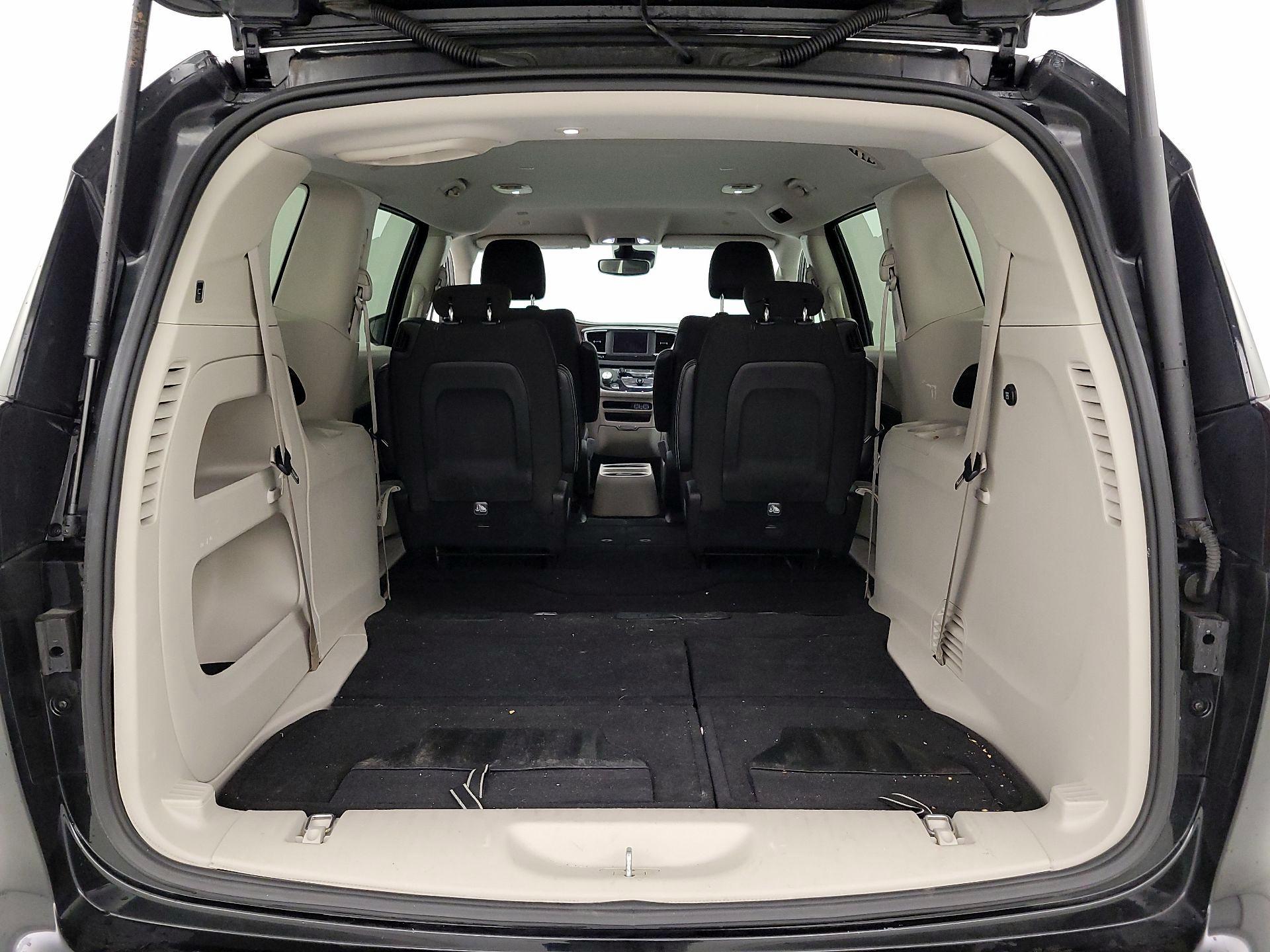 Thumbnail: 2023 Chrysler Voyager - 20