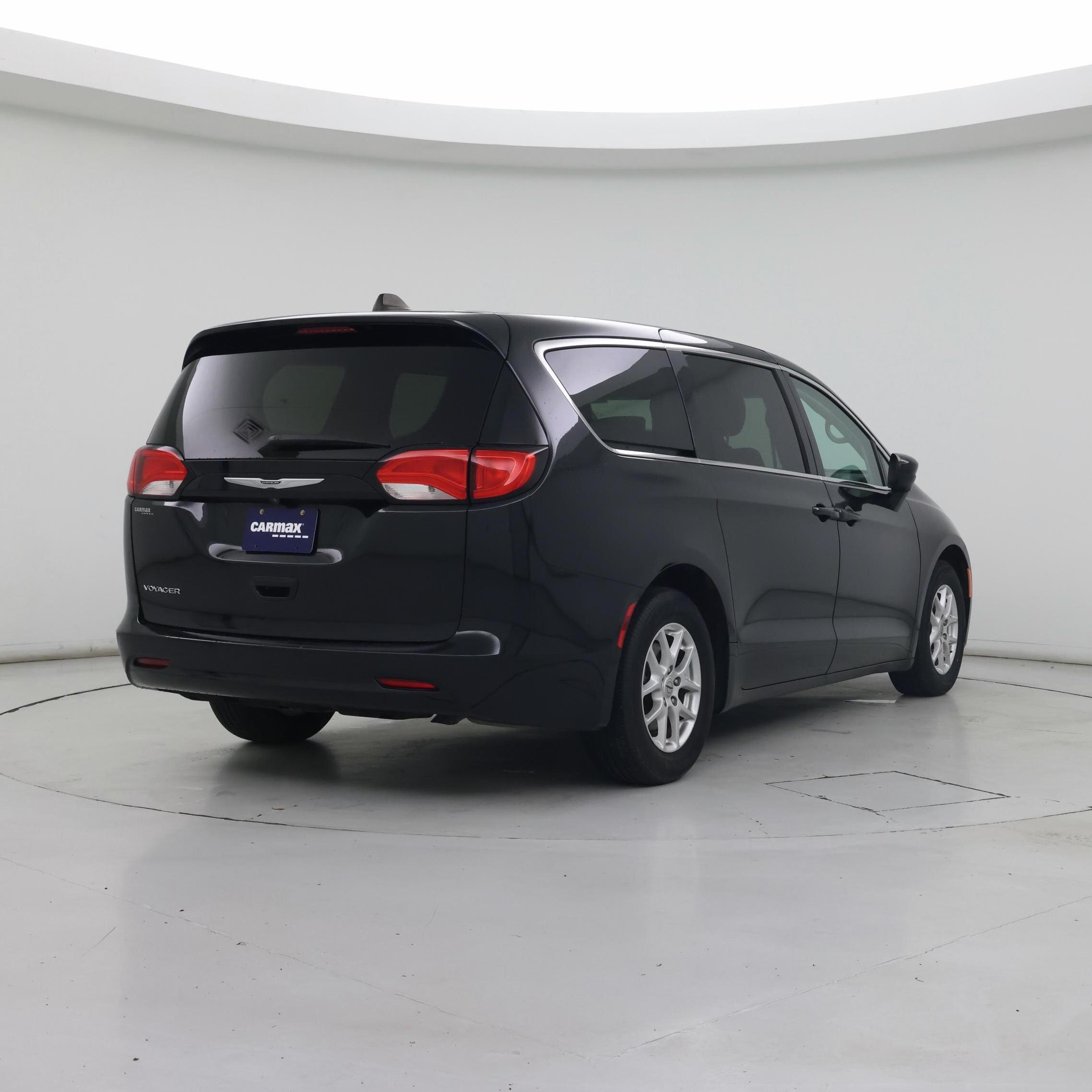 Thumbnail: 2023 Chrysler Voyager - 8