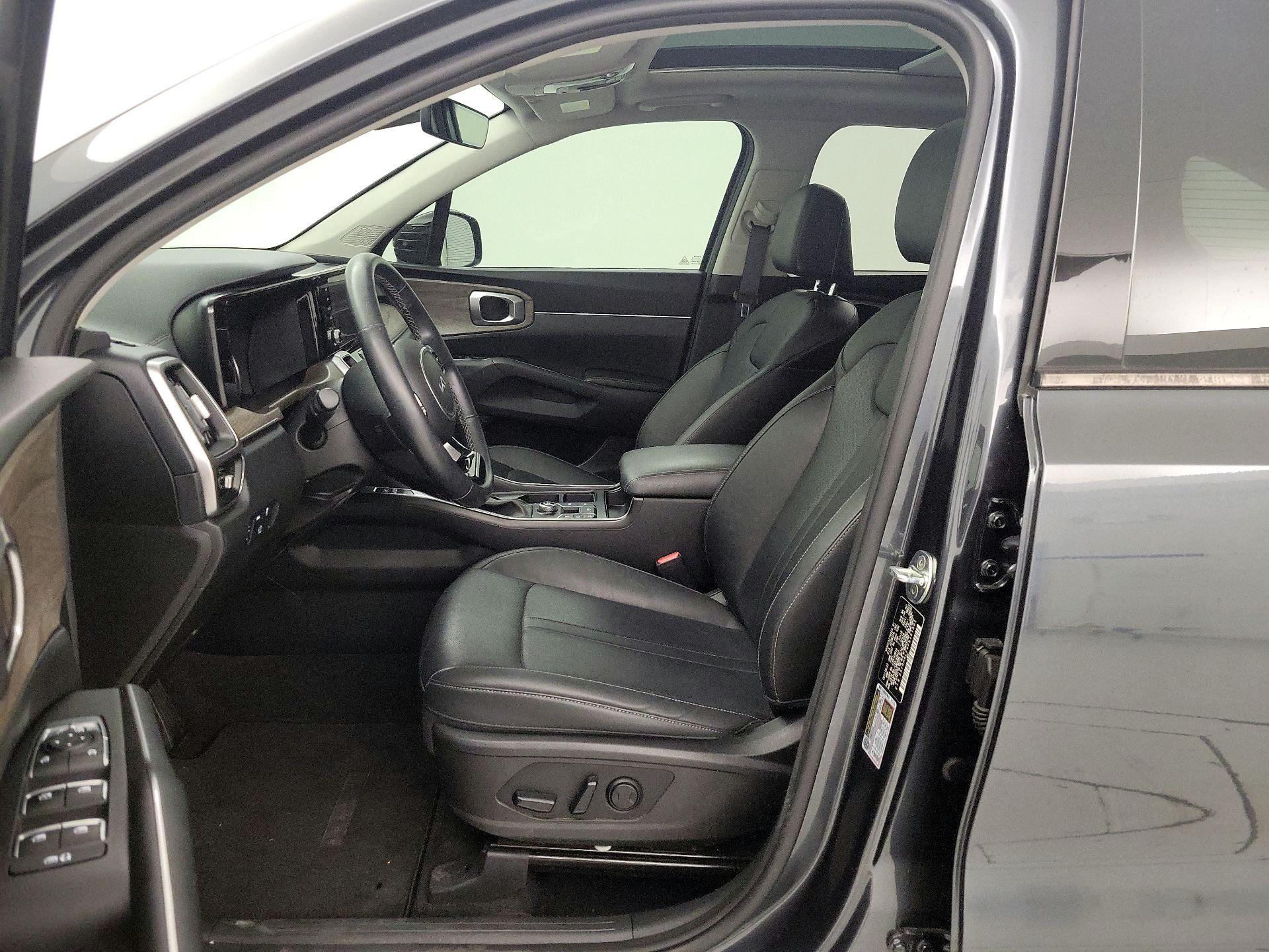 Thumbnail: 2023 Kia Sorento - 11