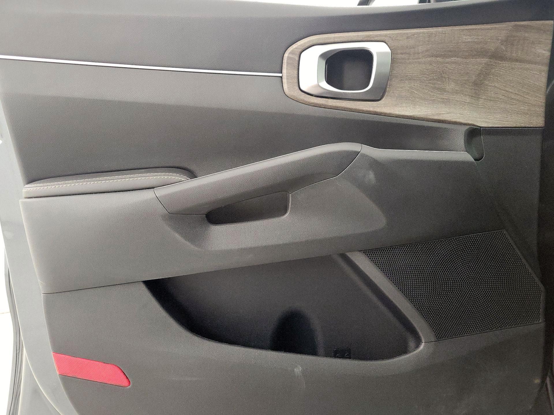 Thumbnail: 2023 Kia Sorento - 12