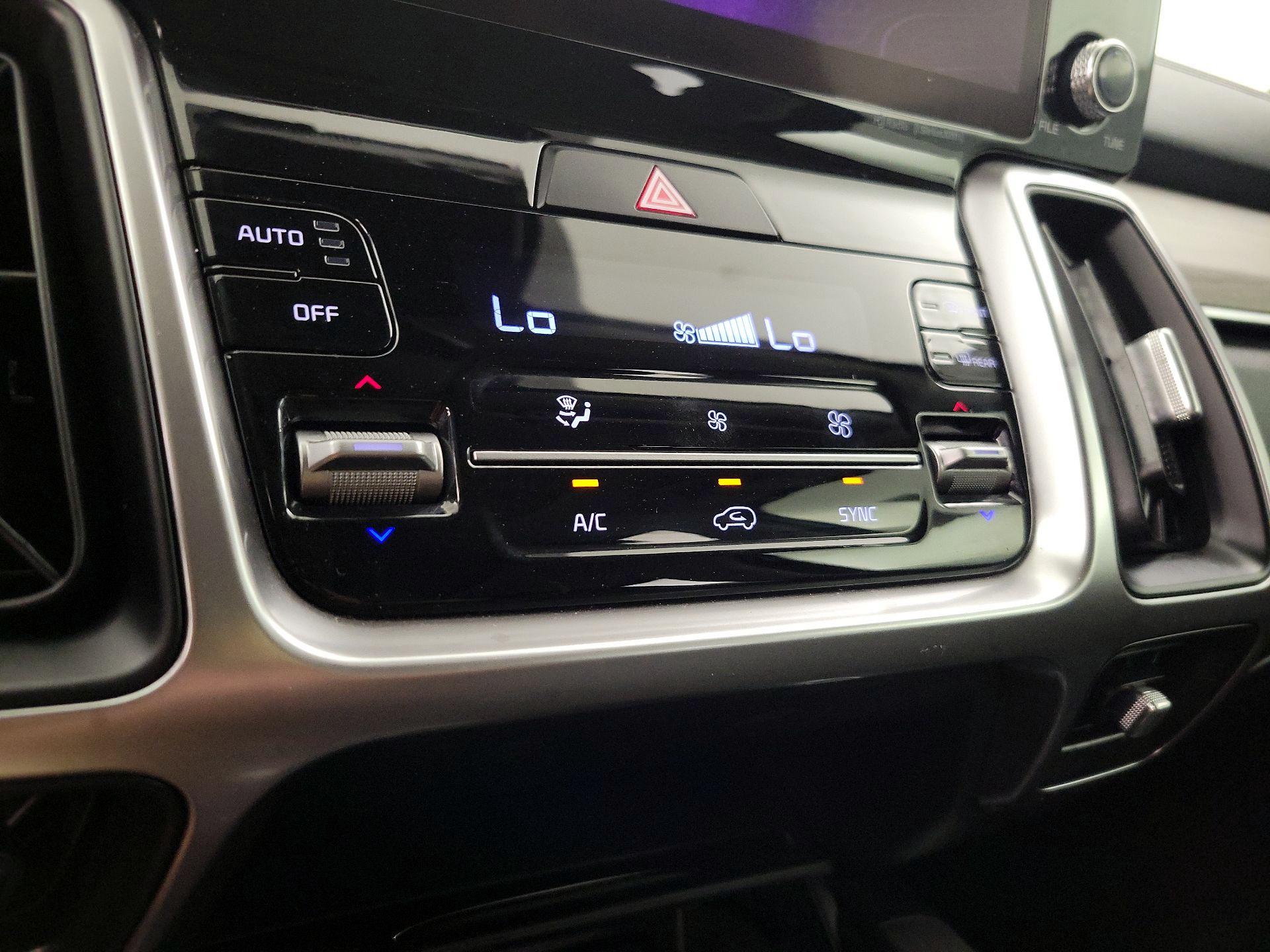 Thumbnail: 2023 Kia Sorento - 16