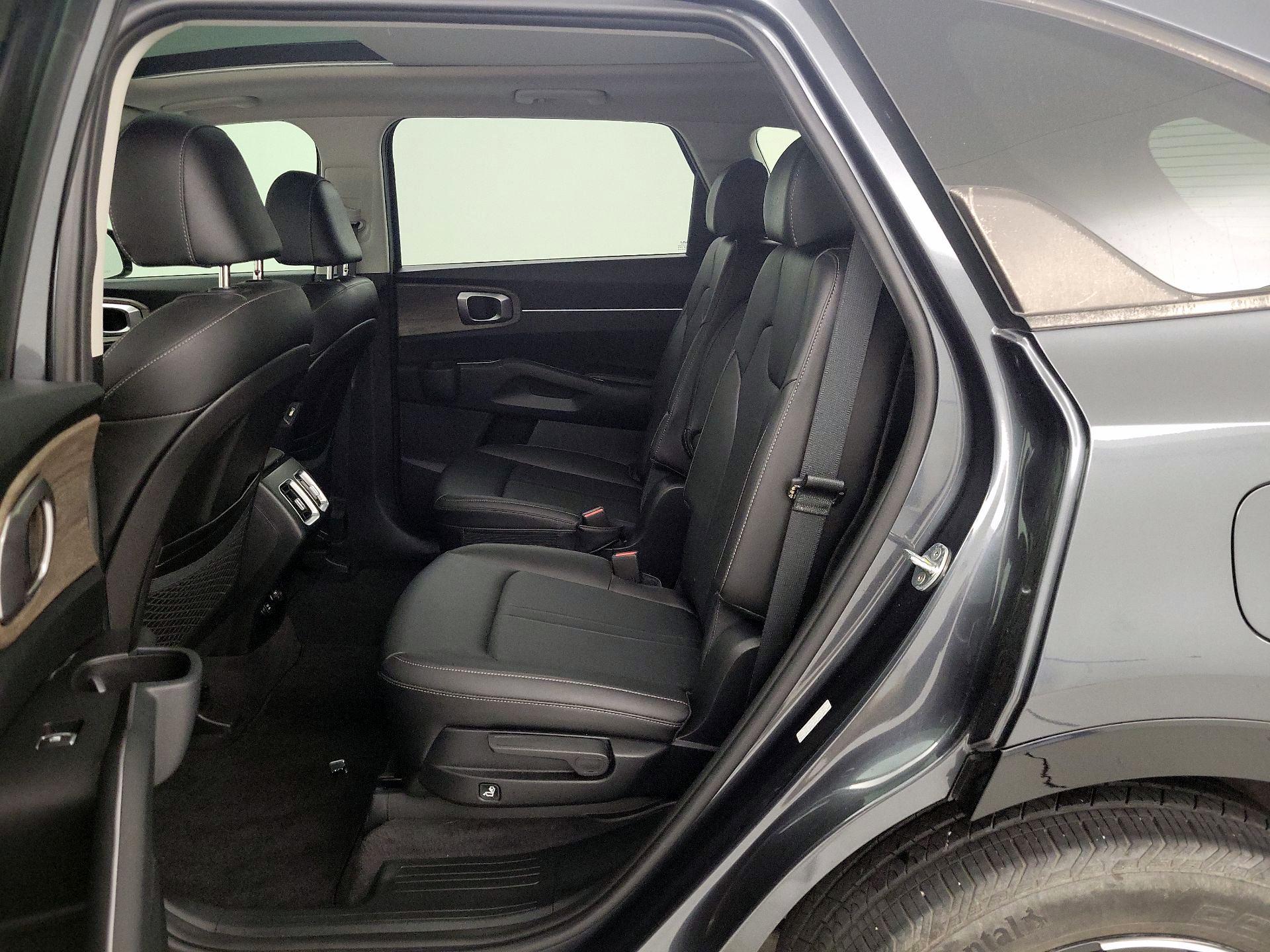 Thumbnail: 2023 Kia Sorento - 20