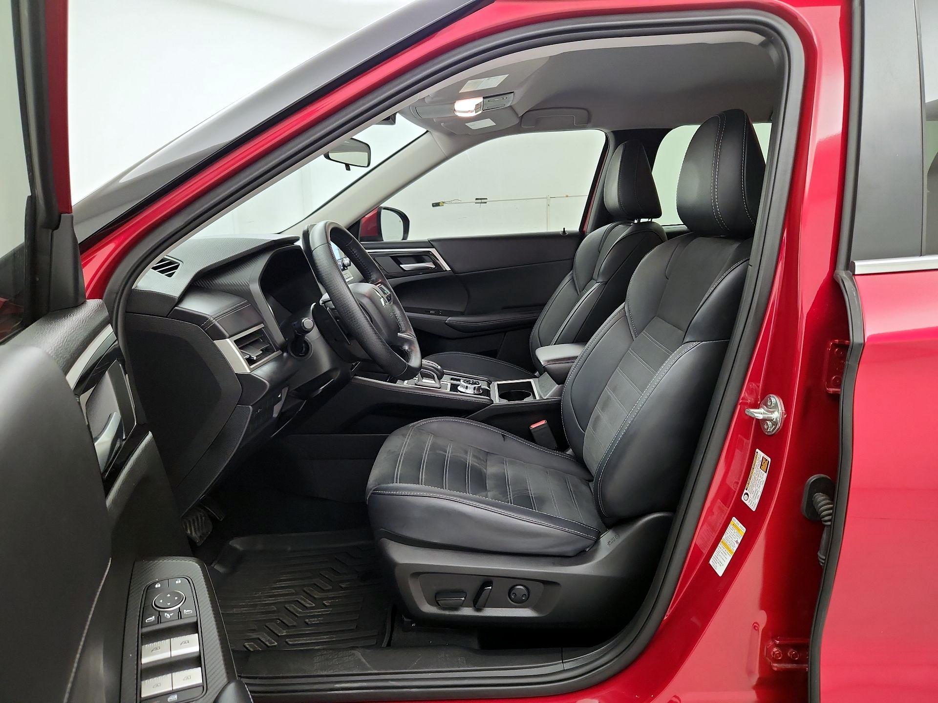 Thumbnail: 2024 Mitsubishi Outlander - 11