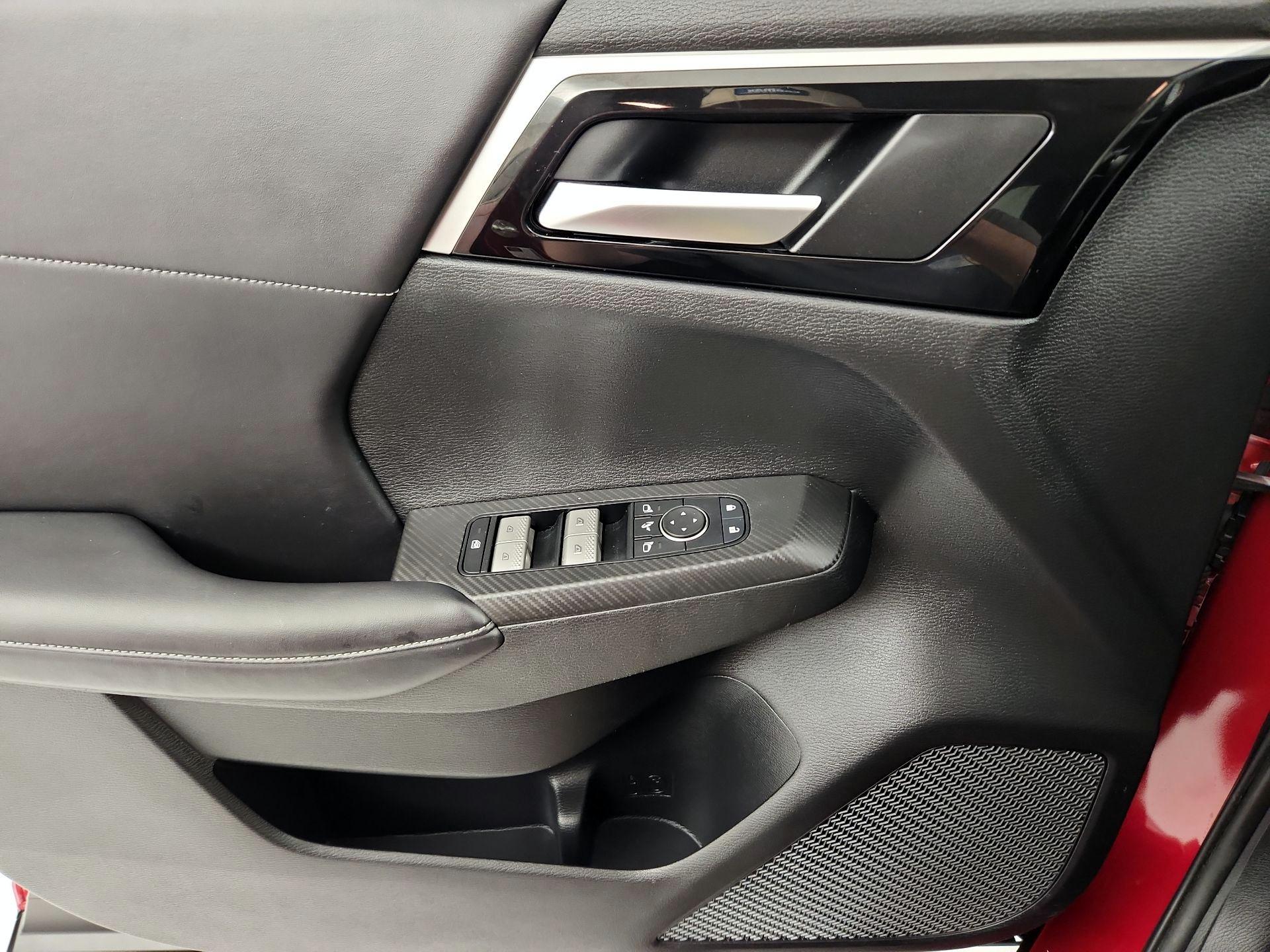 Thumbnail: 2024 Mitsubishi Outlander - 12