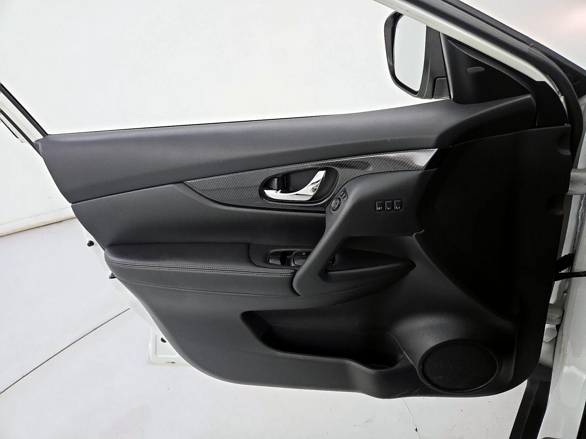 Thumbnail: 2020 Nissan Rogue - 12