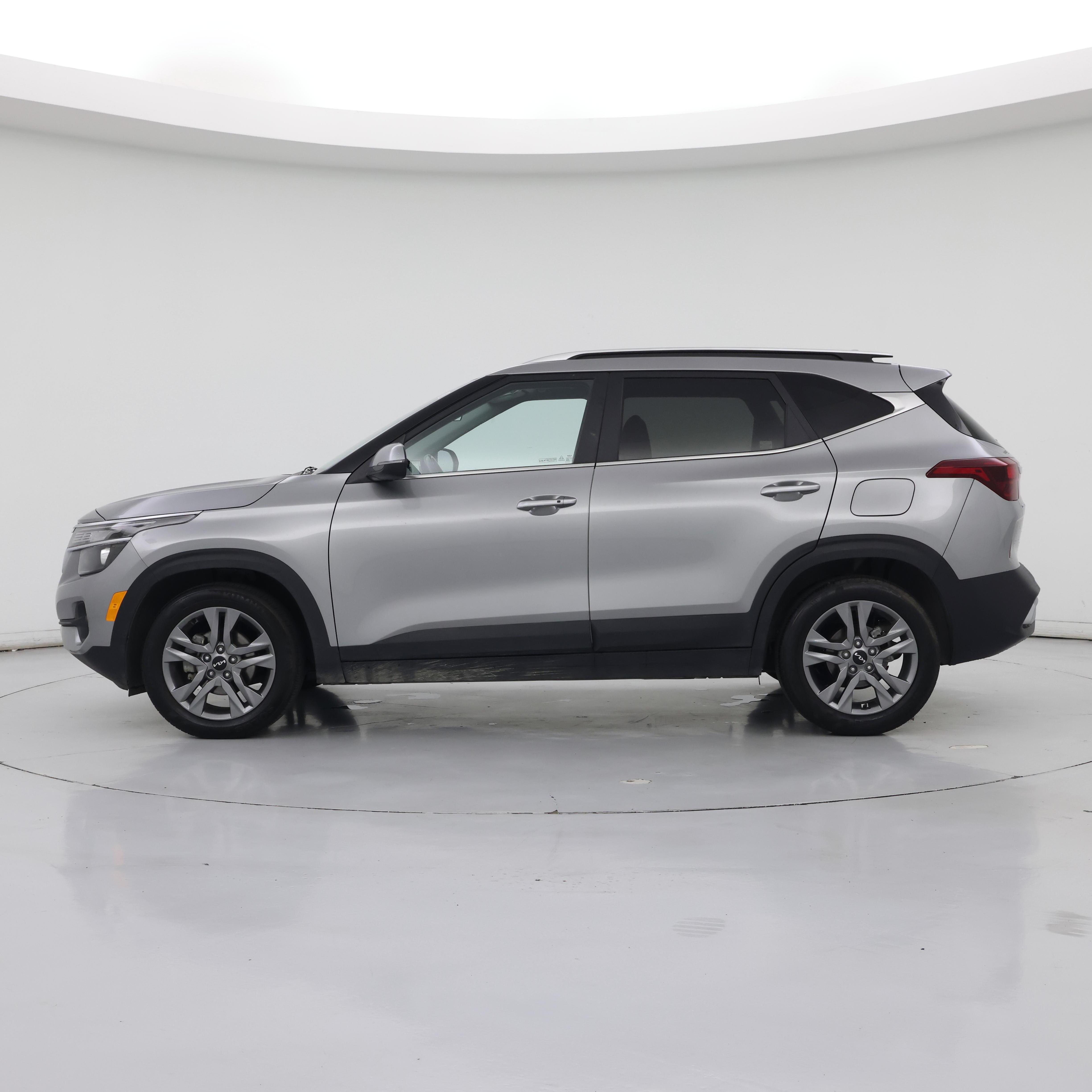 Thumbnail: 2023 Kia Seltos - 3