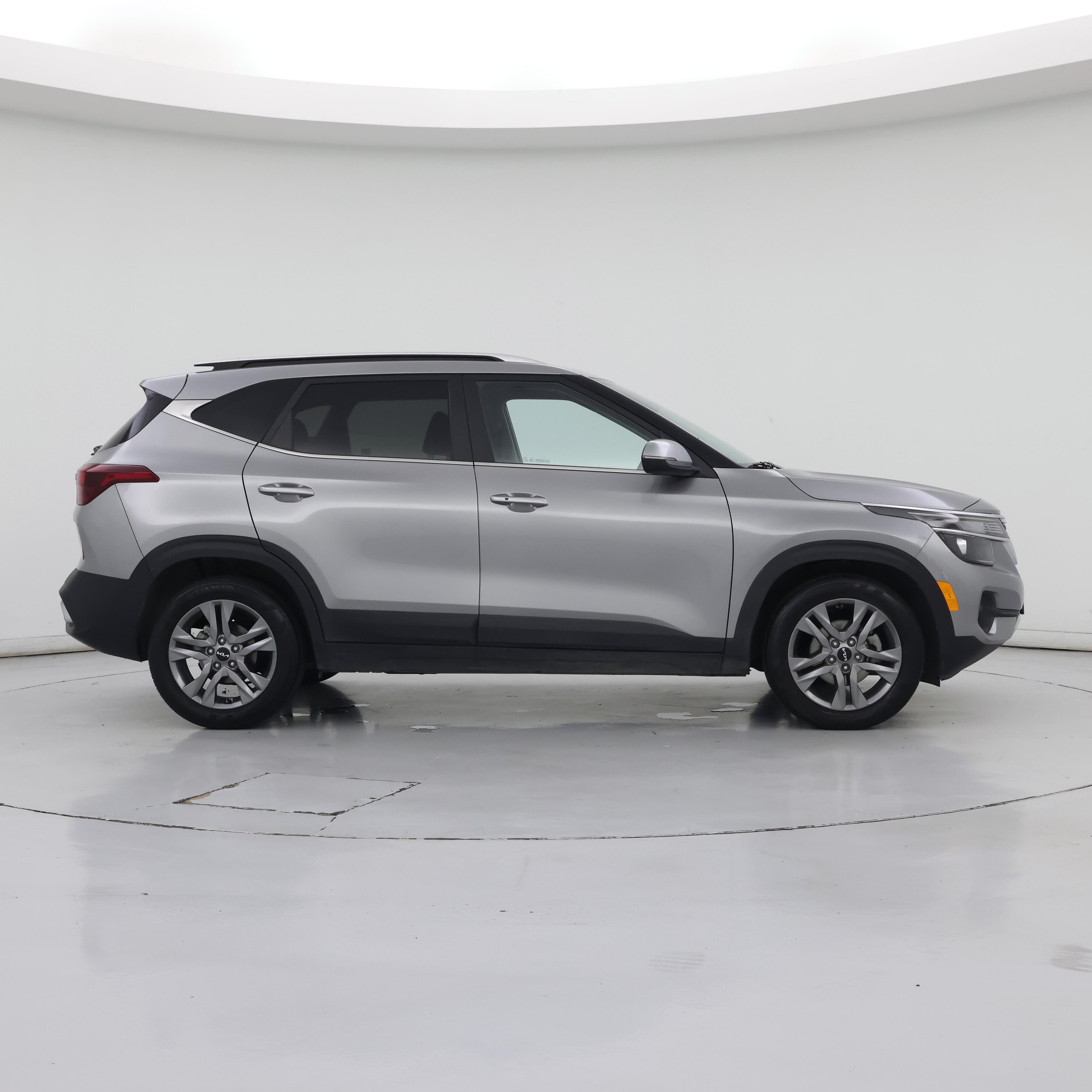 Thumbnail: 2023 Kia Seltos - 7