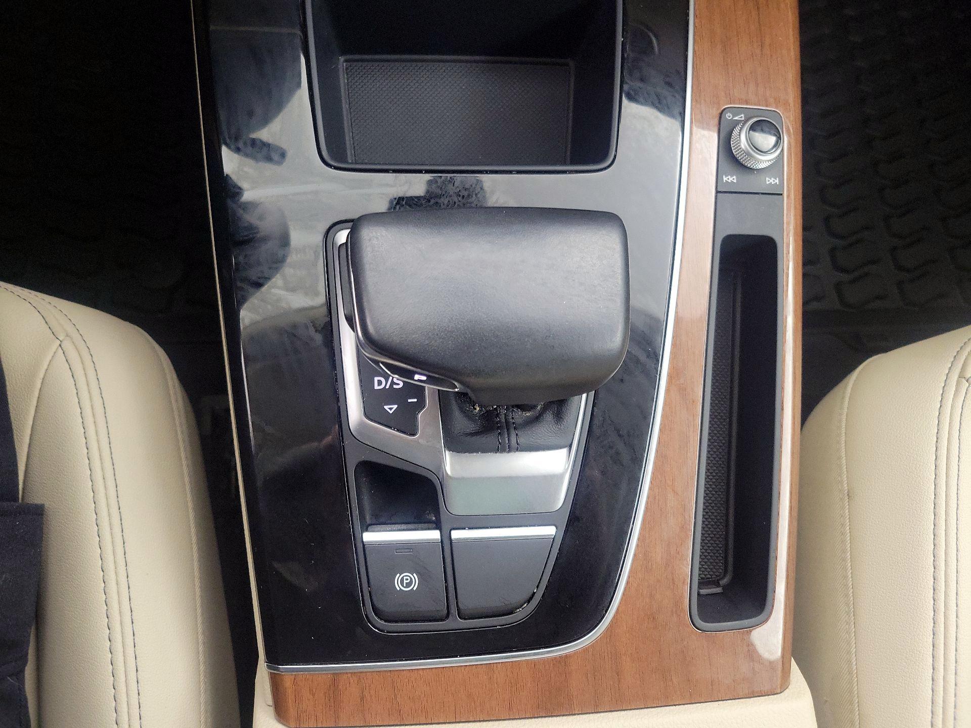 Thumbnail: 2022 Audi Q5 - 17