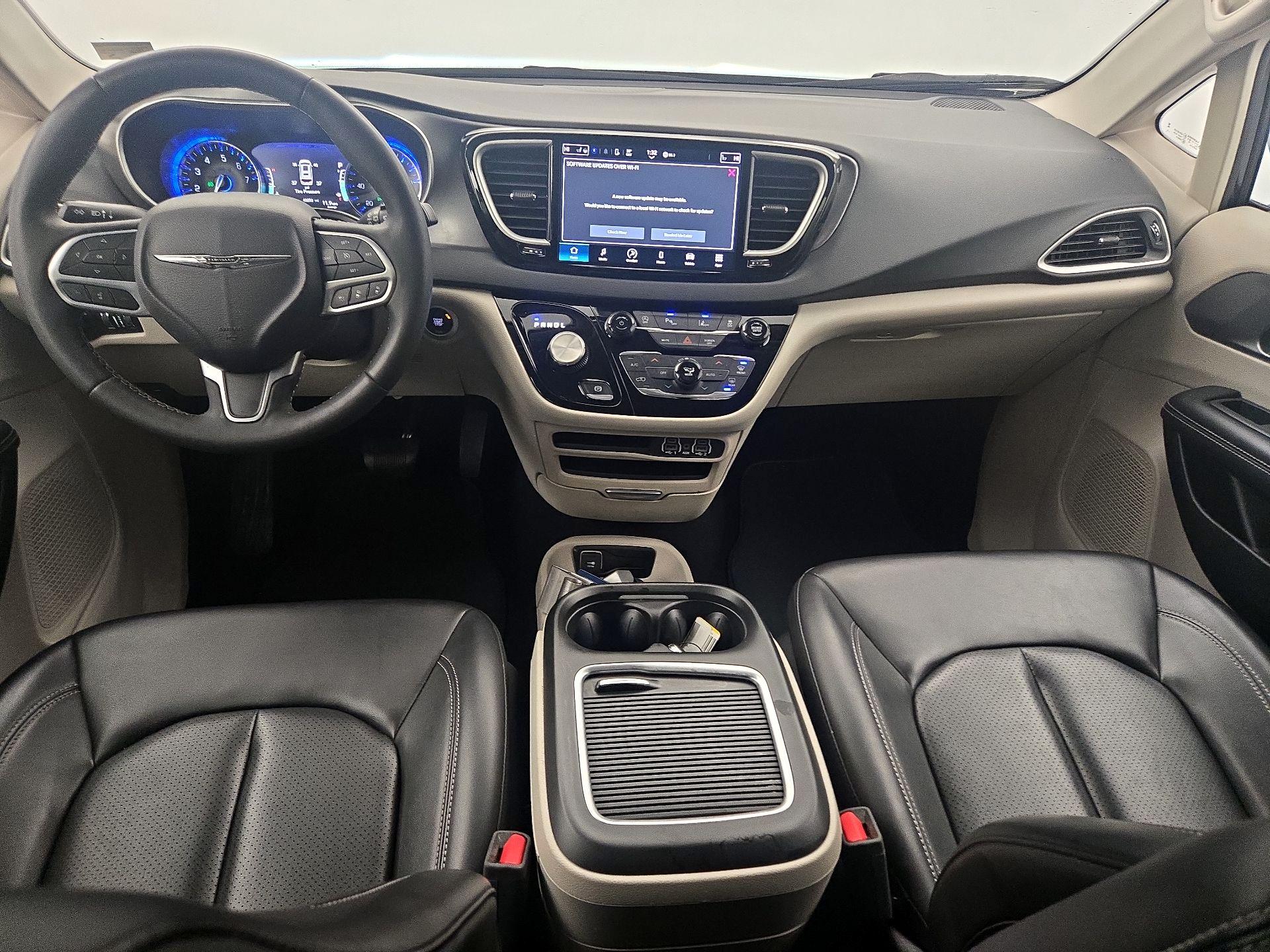 Thumbnail: 2023 Chrysler Pacifica - 9