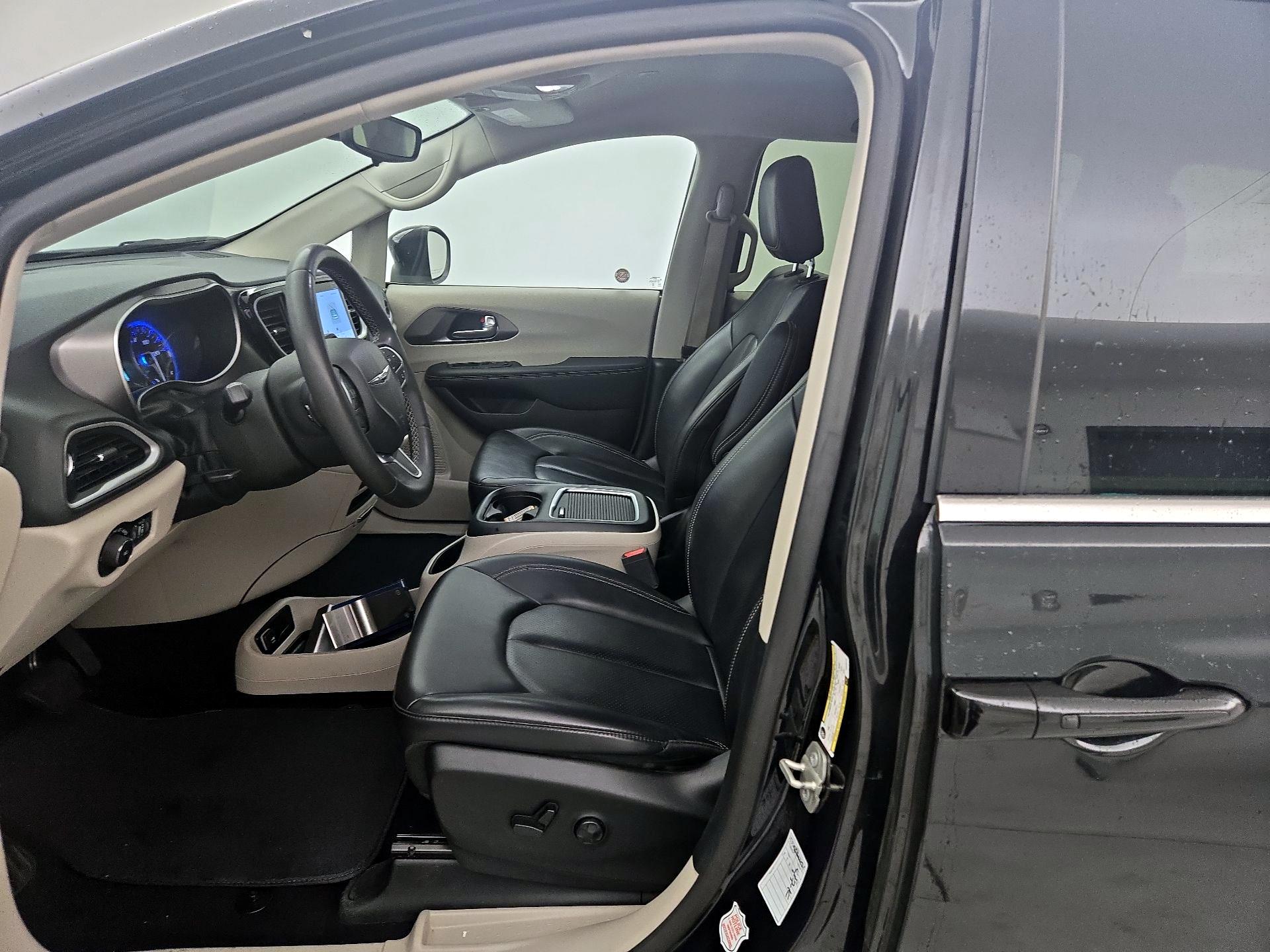 Thumbnail: 2023 Chrysler Pacifica - 11