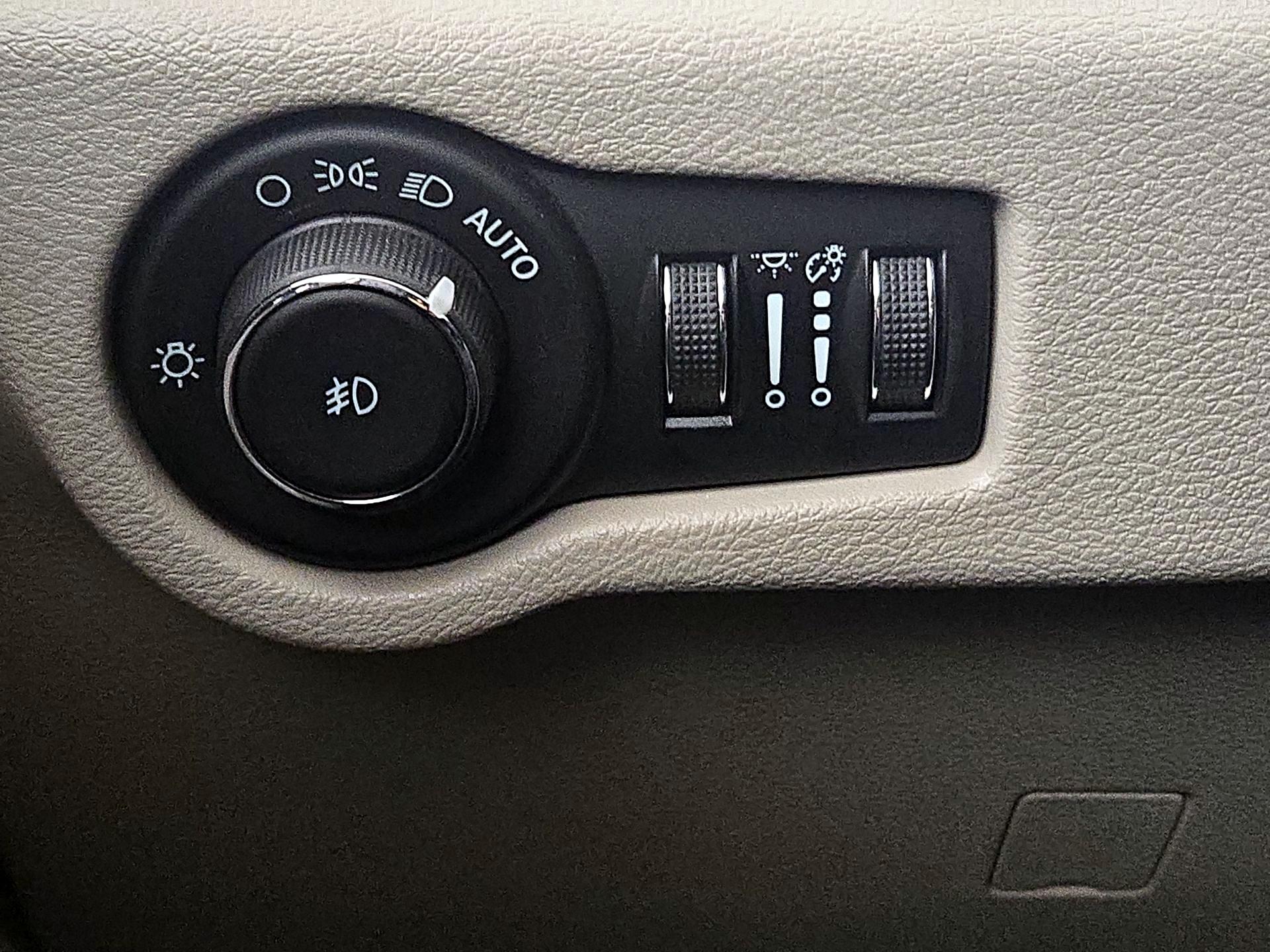 Thumbnail: 2023 Chrysler Pacifica - 13