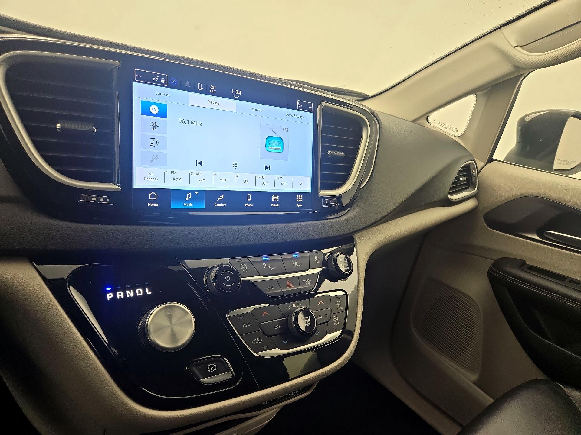 Thumbnail: 2023 Chrysler Pacifica - 15