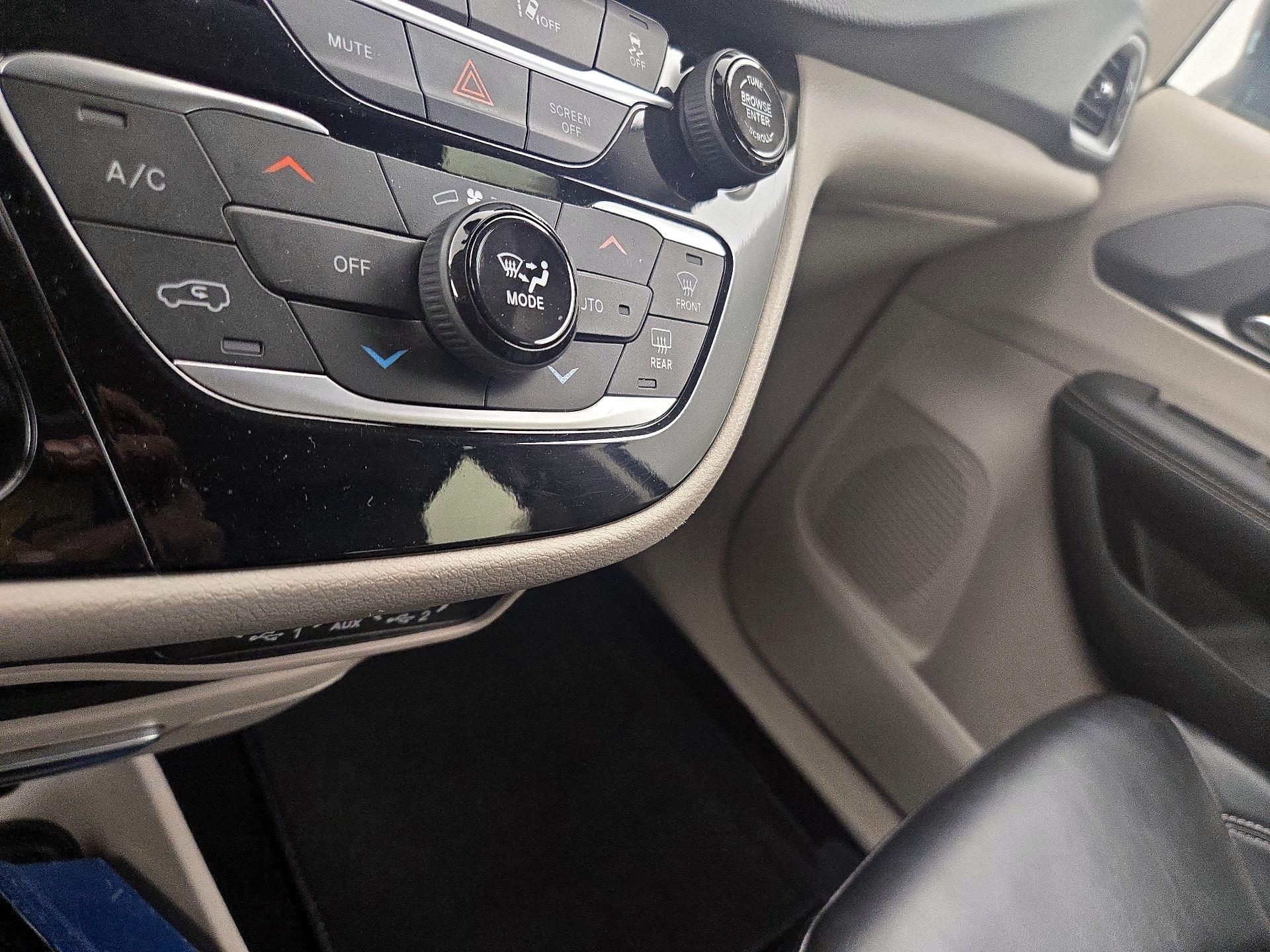 Thumbnail: 2023 Chrysler Pacifica - 16