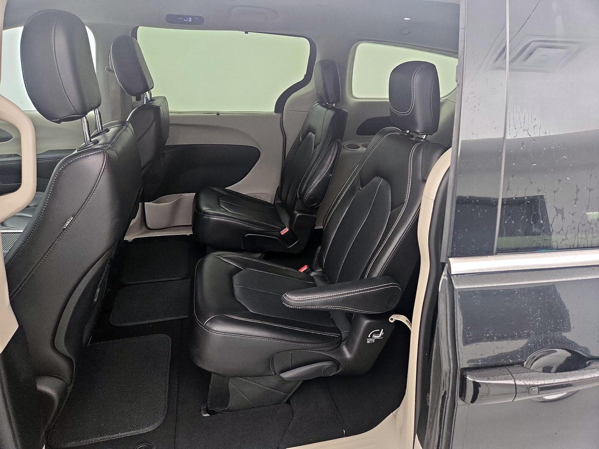 Thumbnail: 2023 Chrysler Pacifica - 19