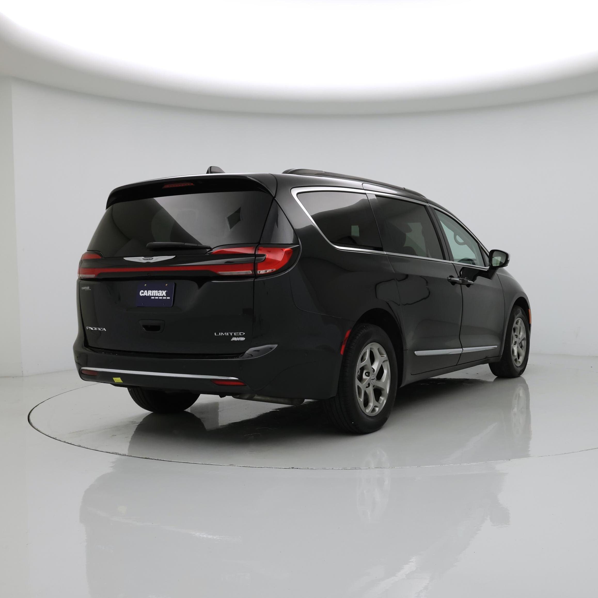 Thumbnail: 2023 Chrysler Pacifica - 8