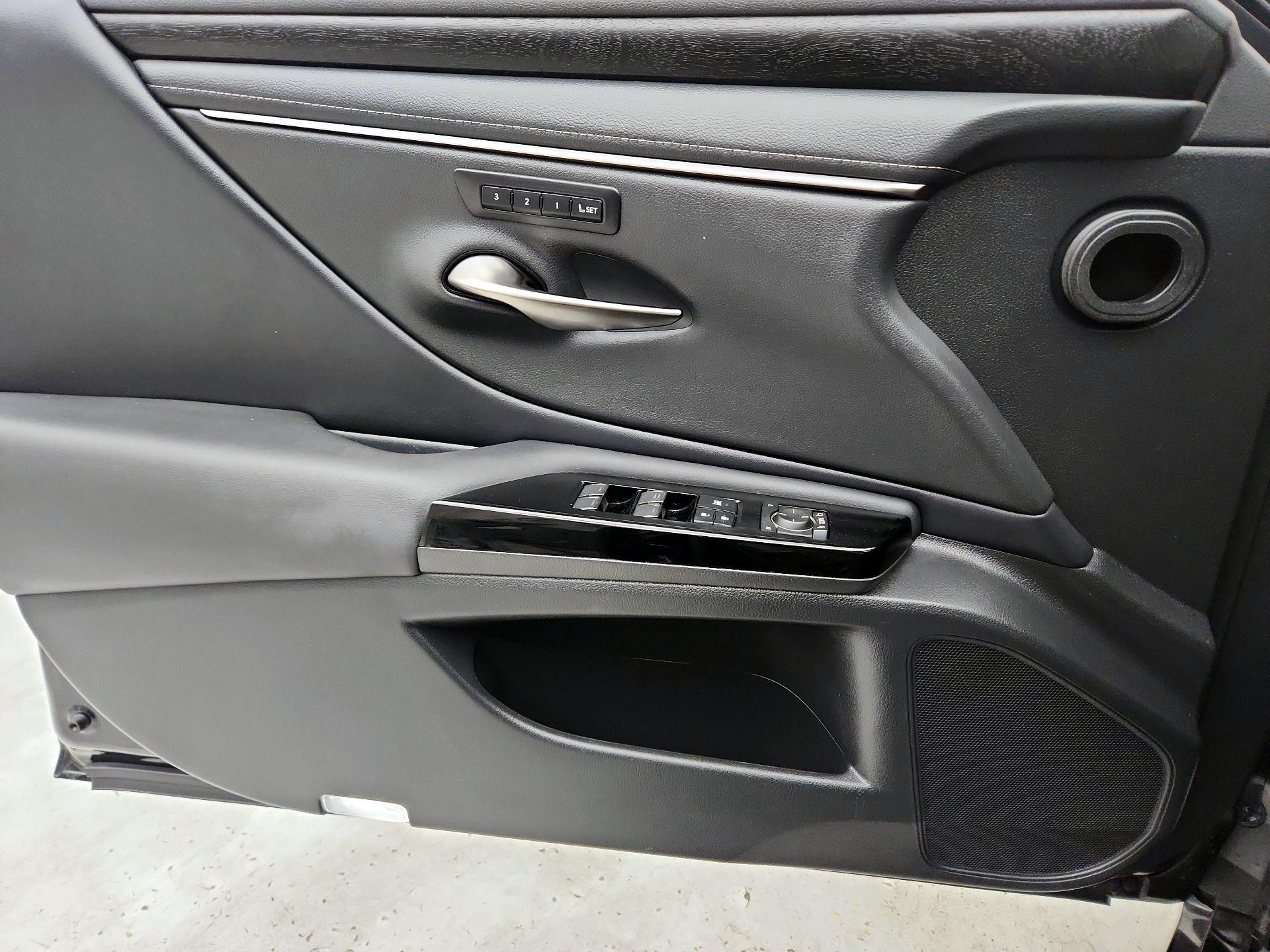 Thumbnail: 2023 Lexus ES - 12