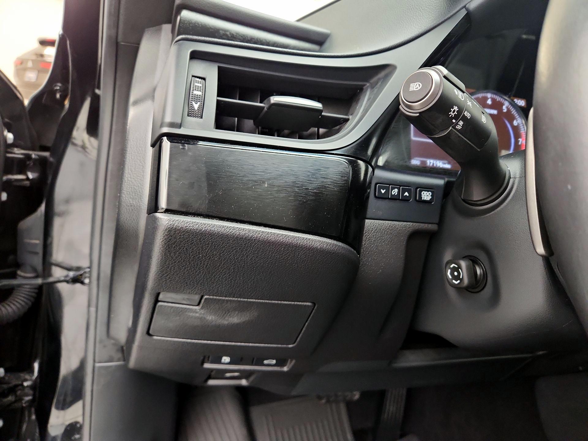 Thumbnail: 2023 Lexus ES - 13