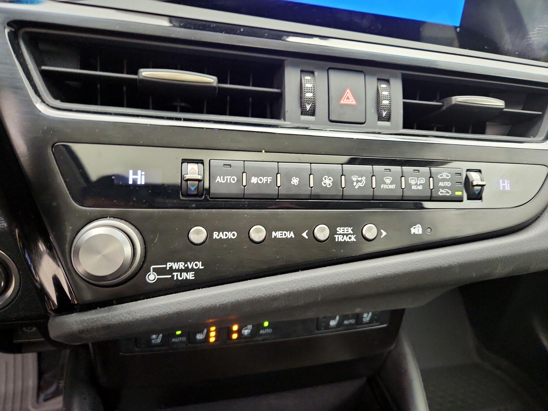 Thumbnail: 2023 Lexus ES - 16