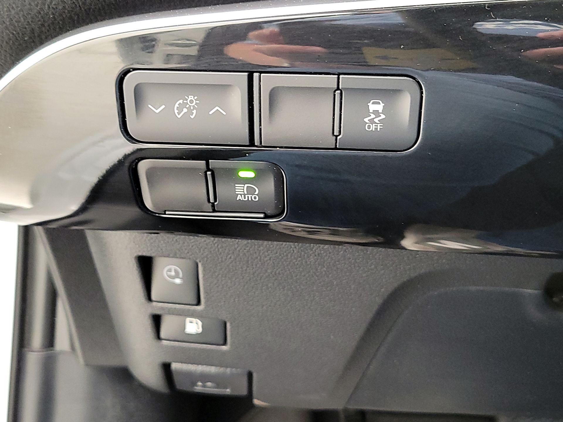 Thumbnail: 2022 Toyota Prius Prime - 11