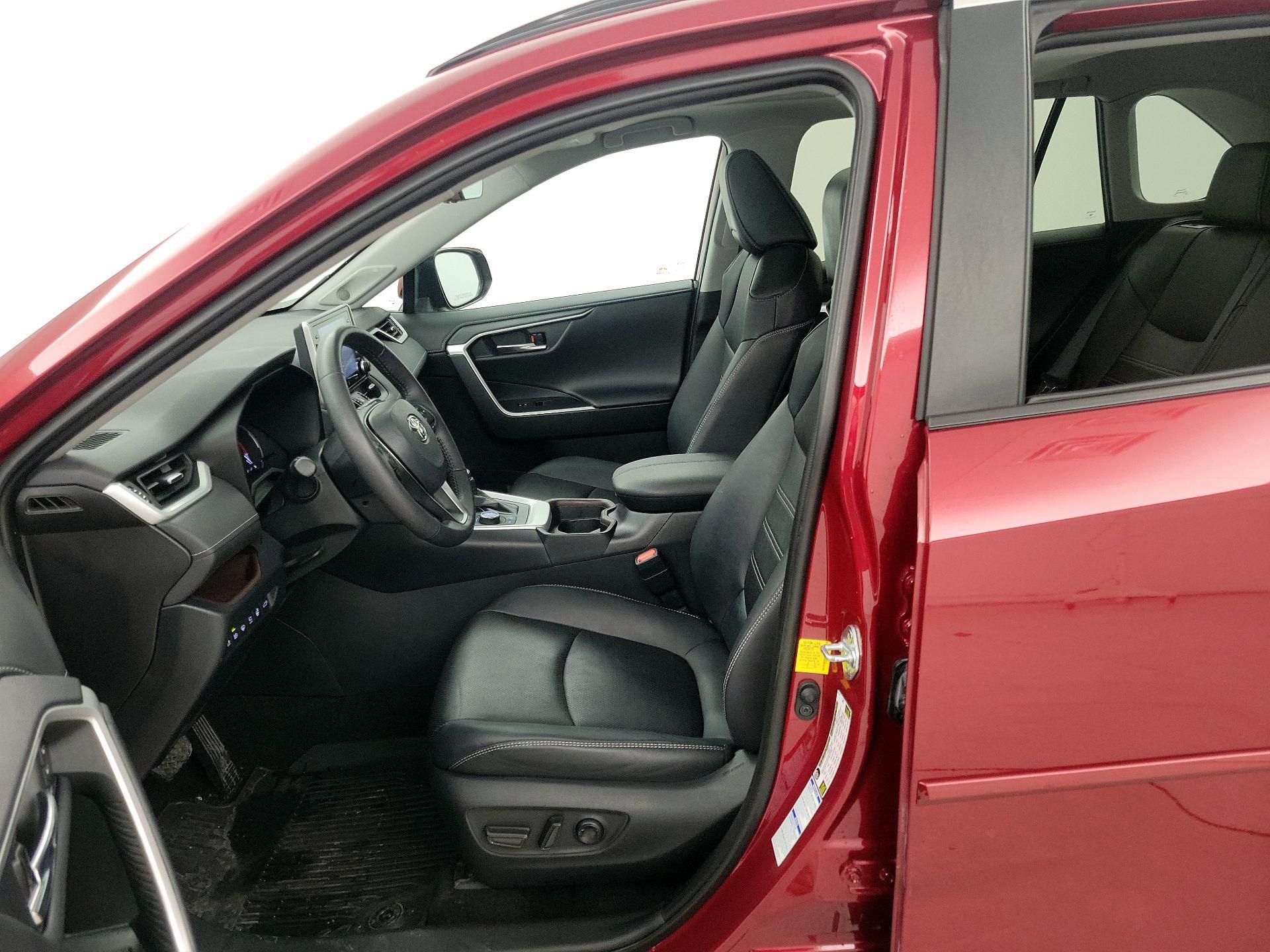 Thumbnail: 2021 Toyota RAV4 - 11