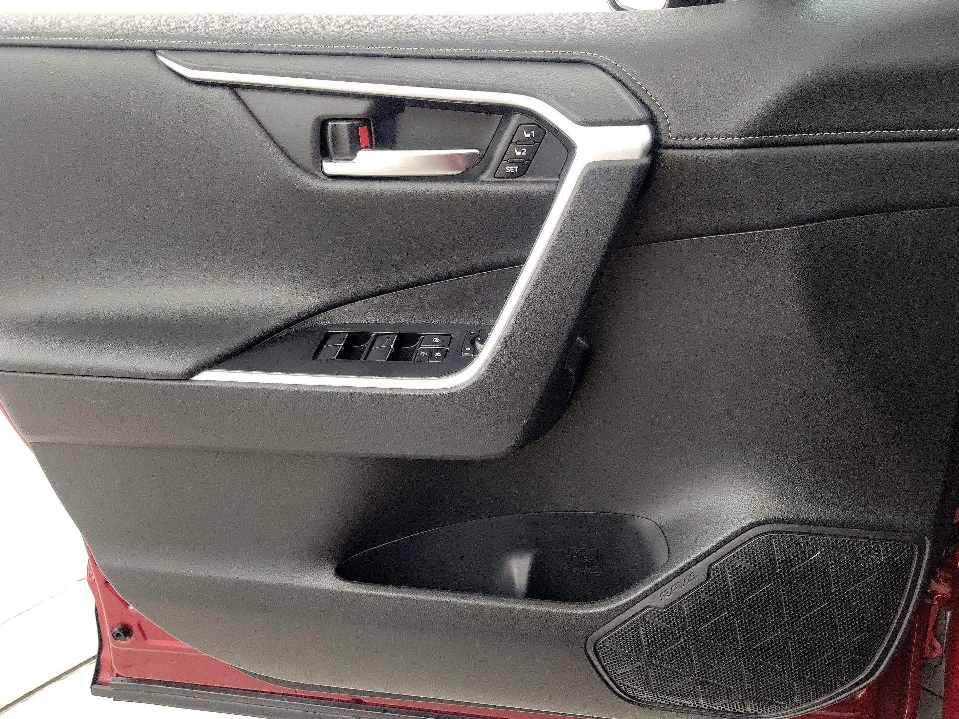 Thumbnail: 2021 Toyota RAV4 - 12