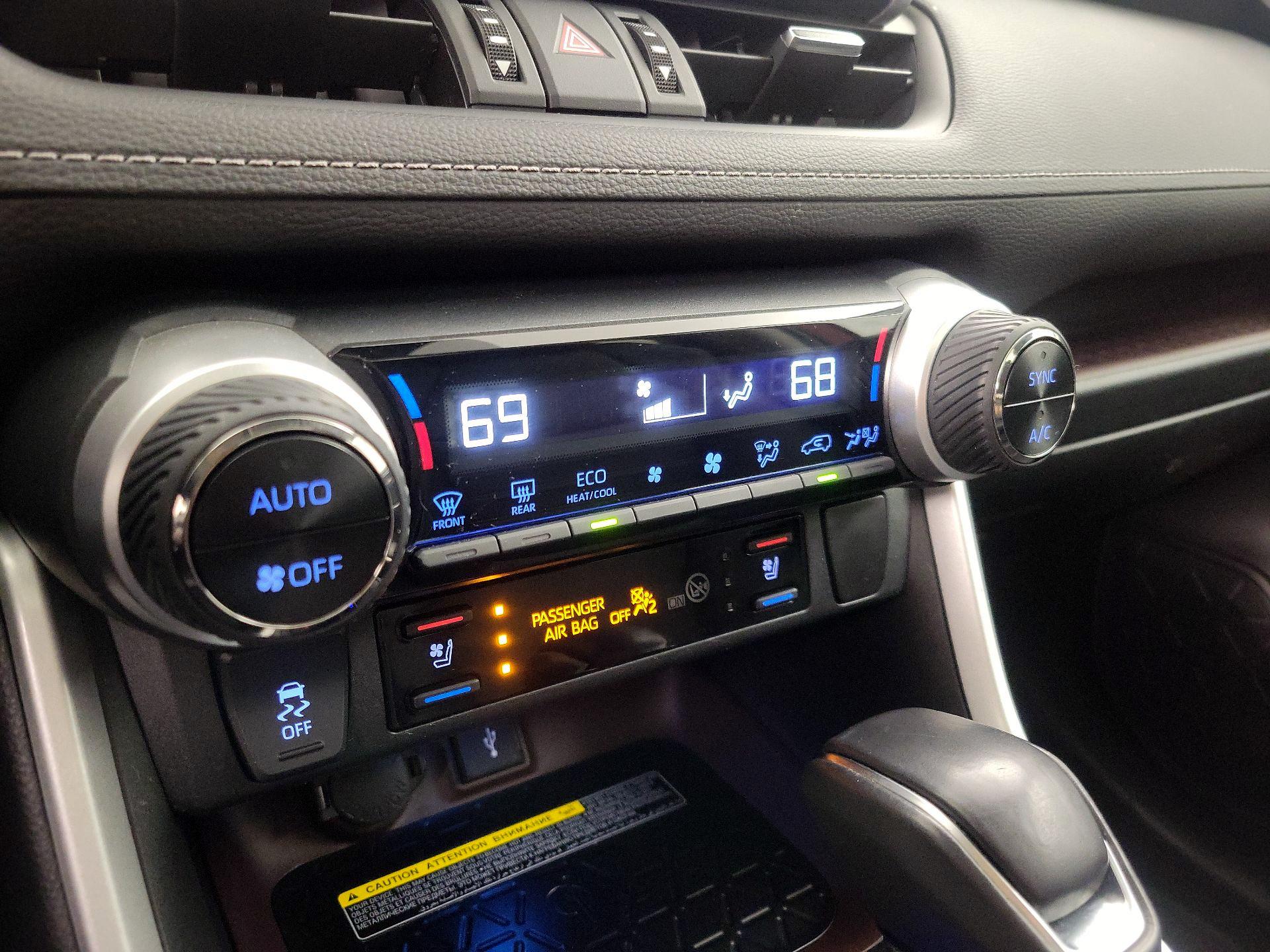 Thumbnail: 2021 Toyota RAV4 - 17