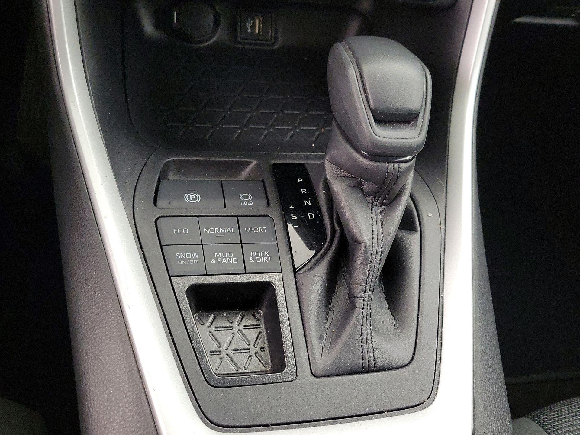 Thumbnail: 2024 Toyota RAV4 - 17