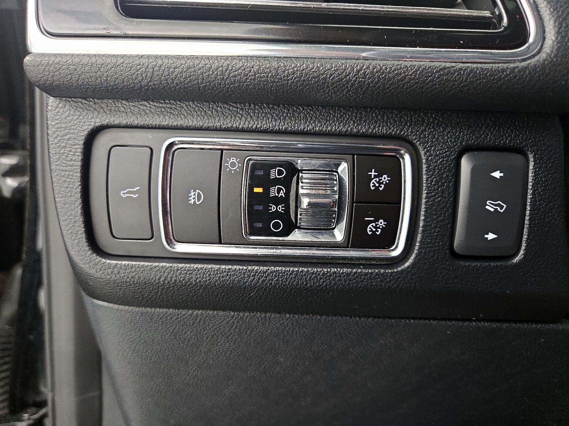 Thumbnail: 2023 Lincoln Navigator - 13
