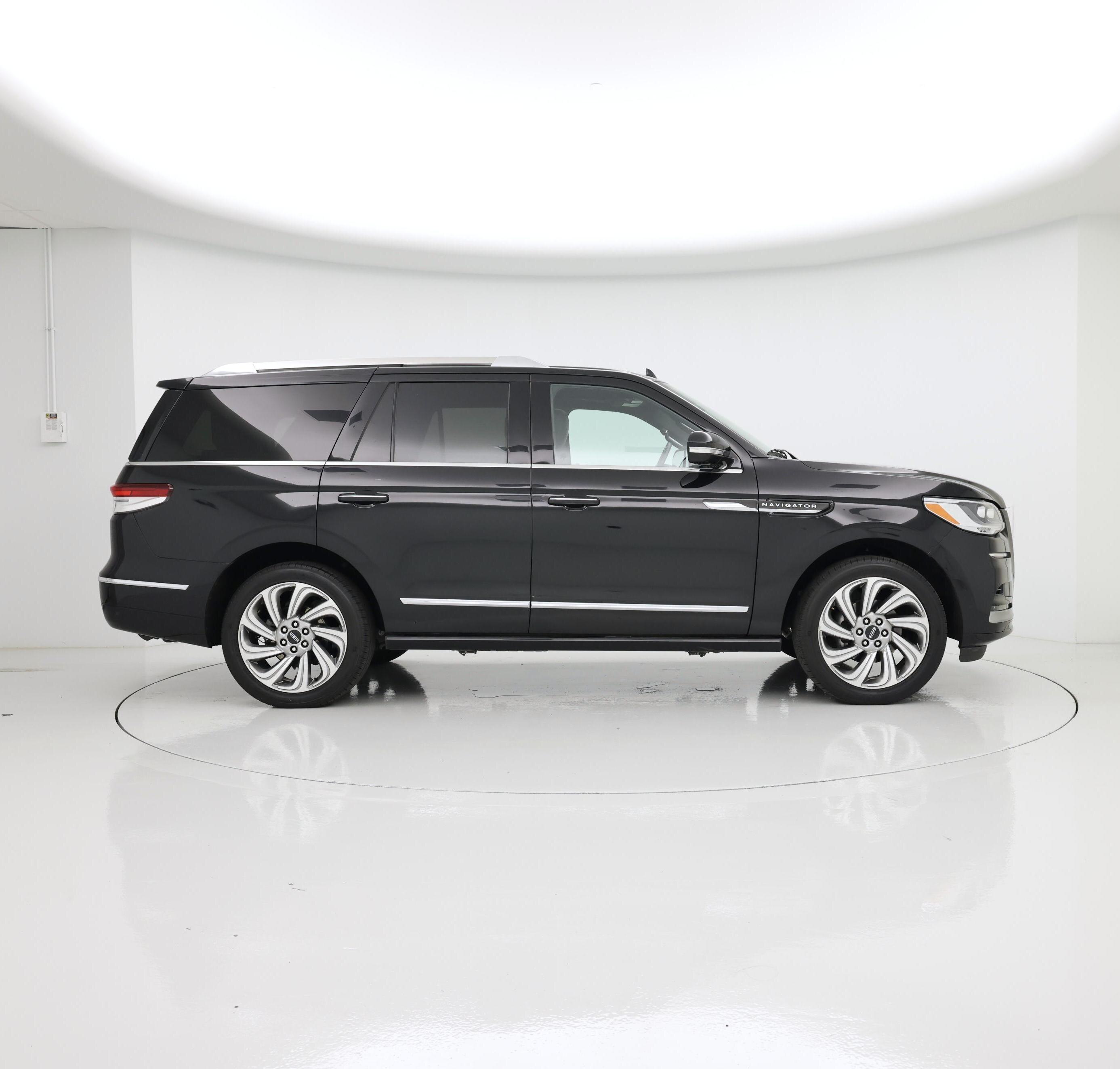 Thumbnail: 2023 Lincoln Navigator - 7