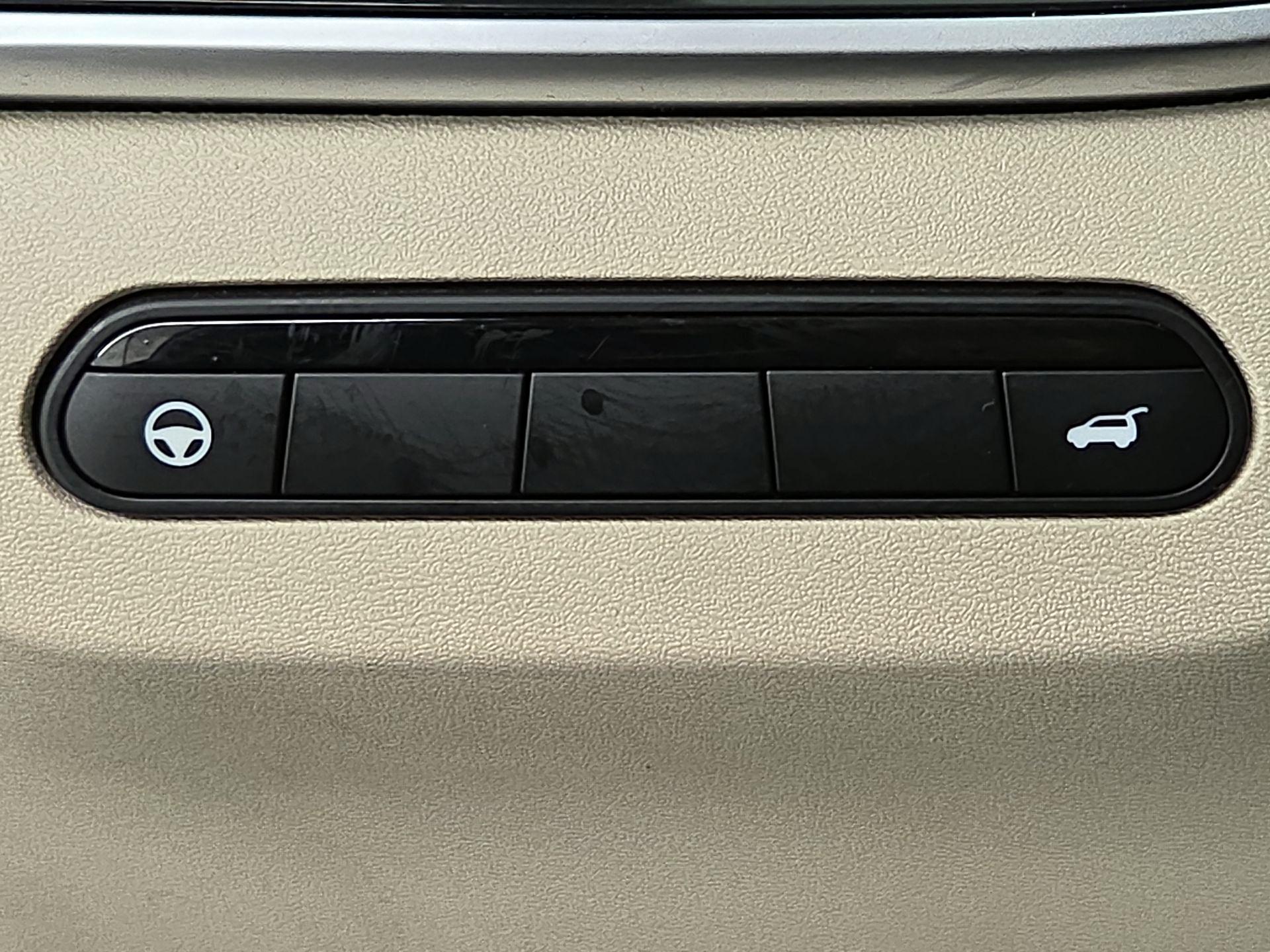 Thumbnail: 2023 INFINITI QX60 - 13